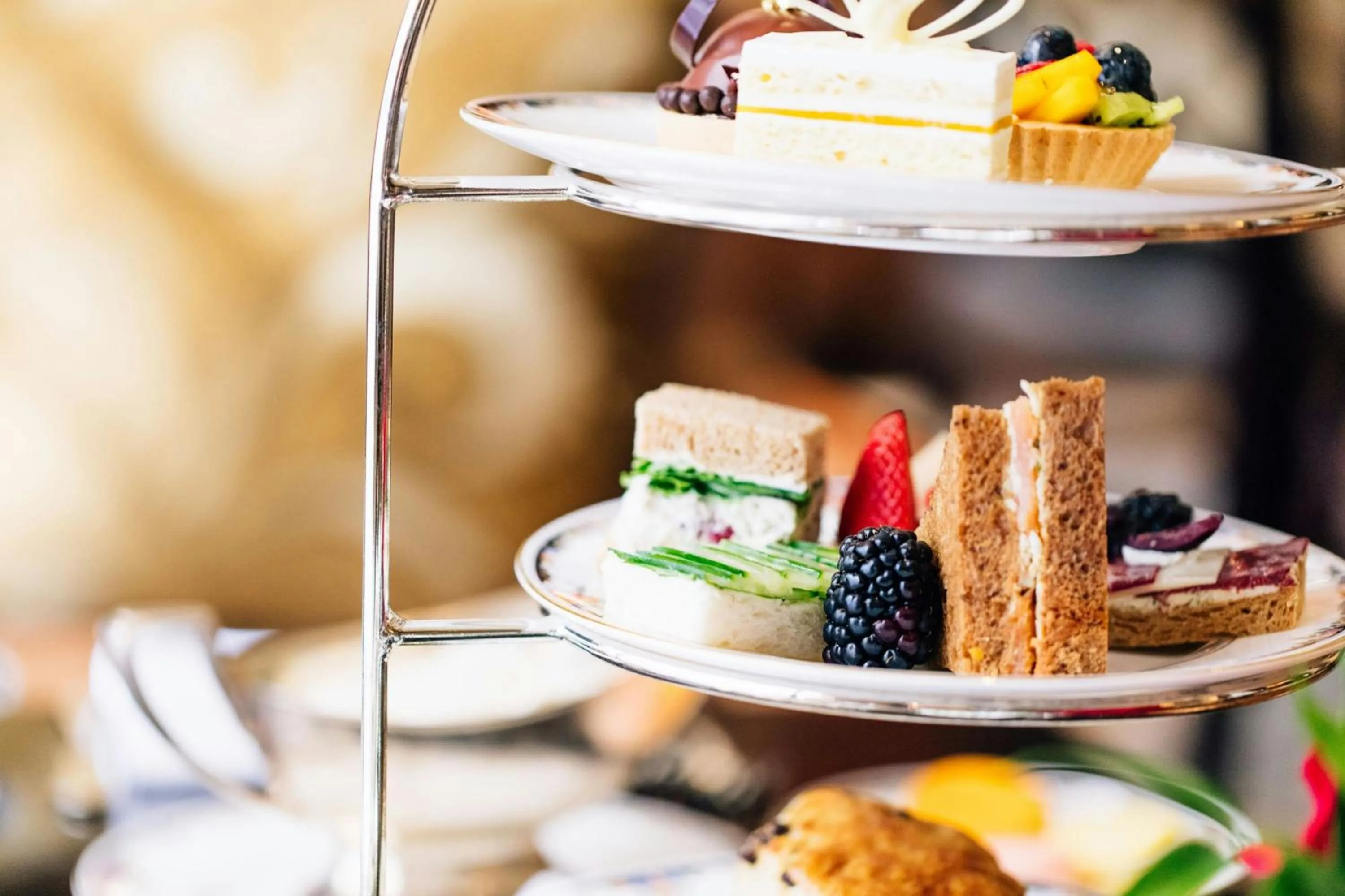 Lounge or bar in The St. Regis Houston