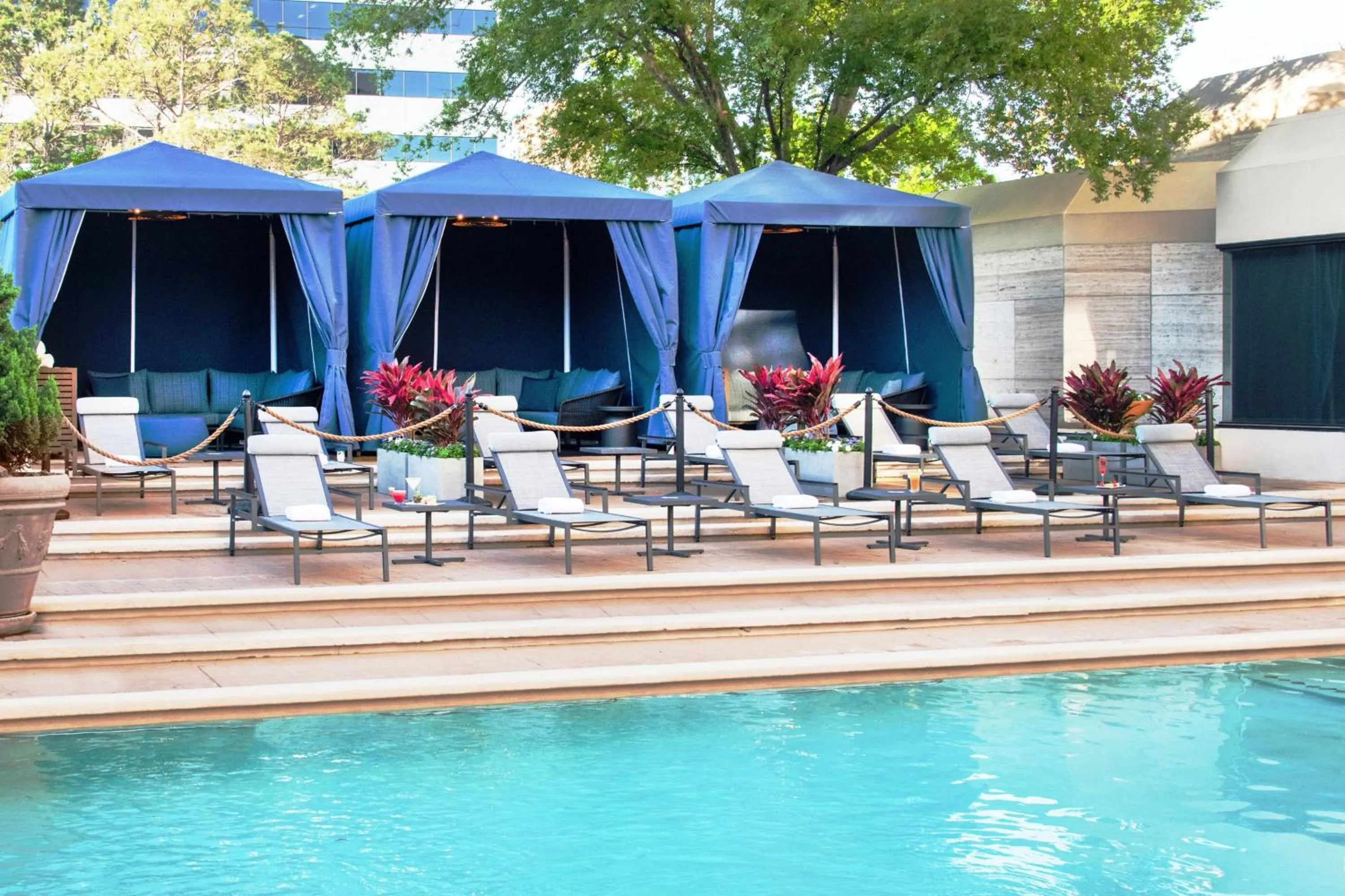 Swimming pool in The St. Regis Houston