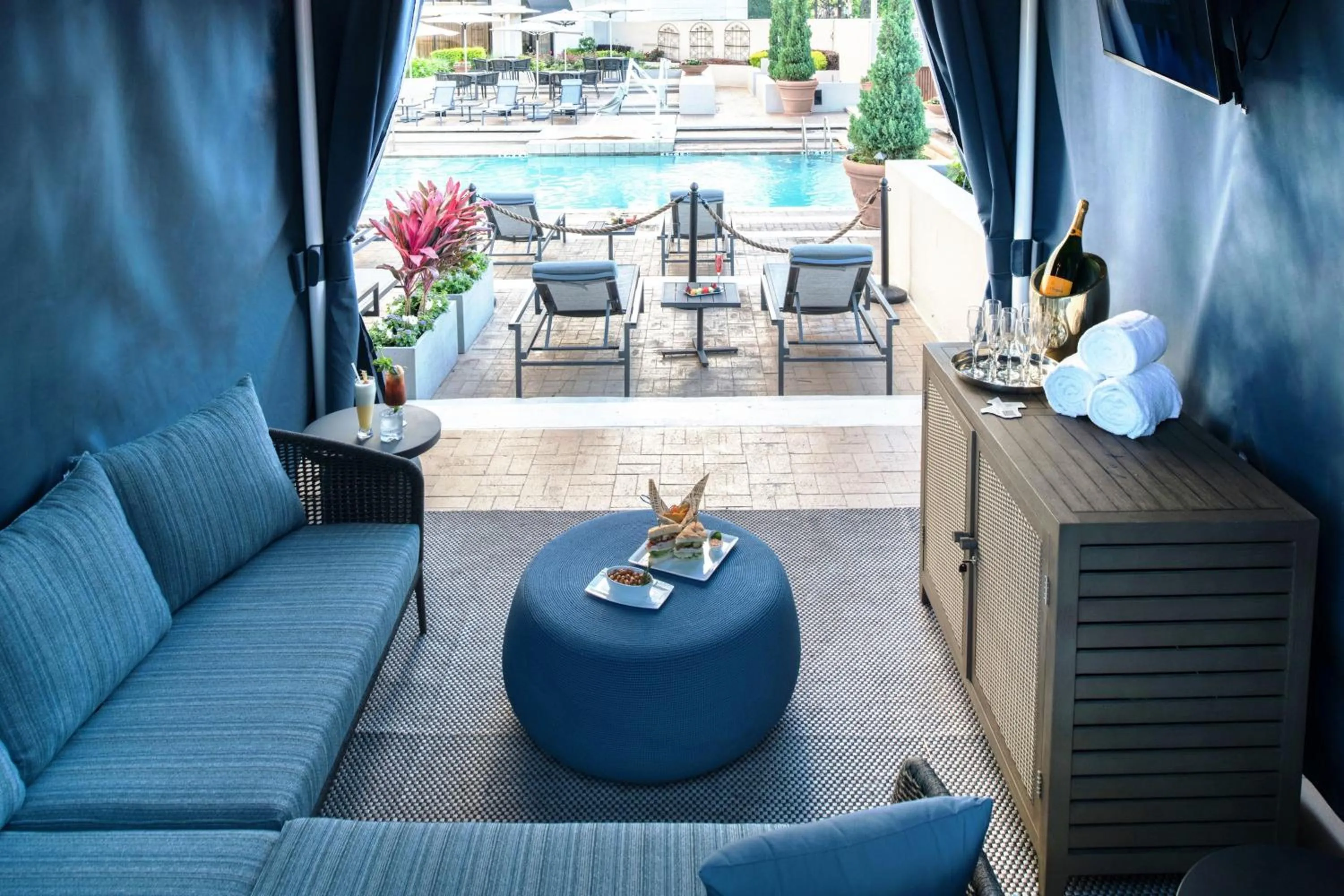 Swimming pool in The St. Regis Houston