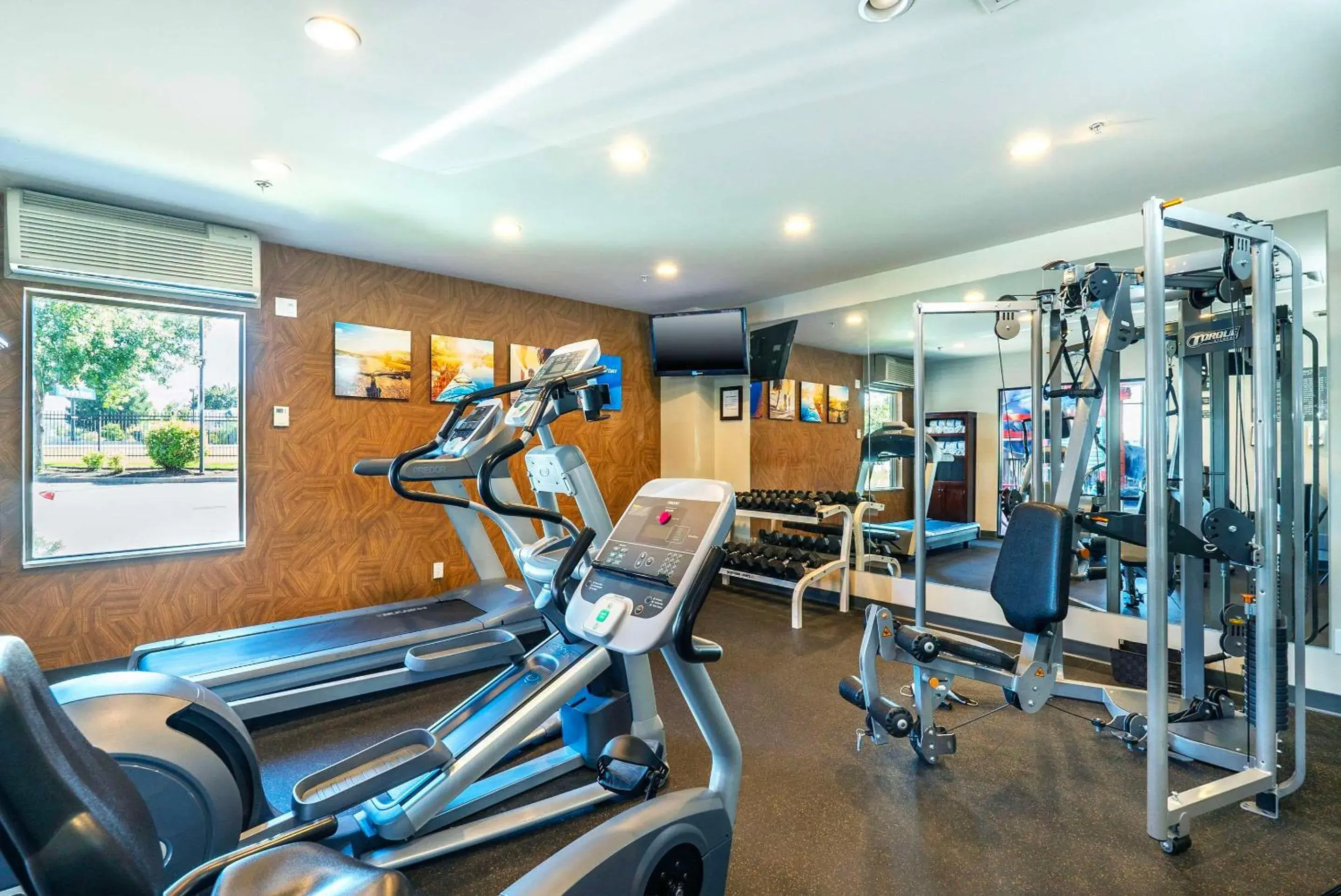 Fitness centre/facilities in Comfort Suites Kelowna Fitness centre/facilities in Comfort Suites Kelowna