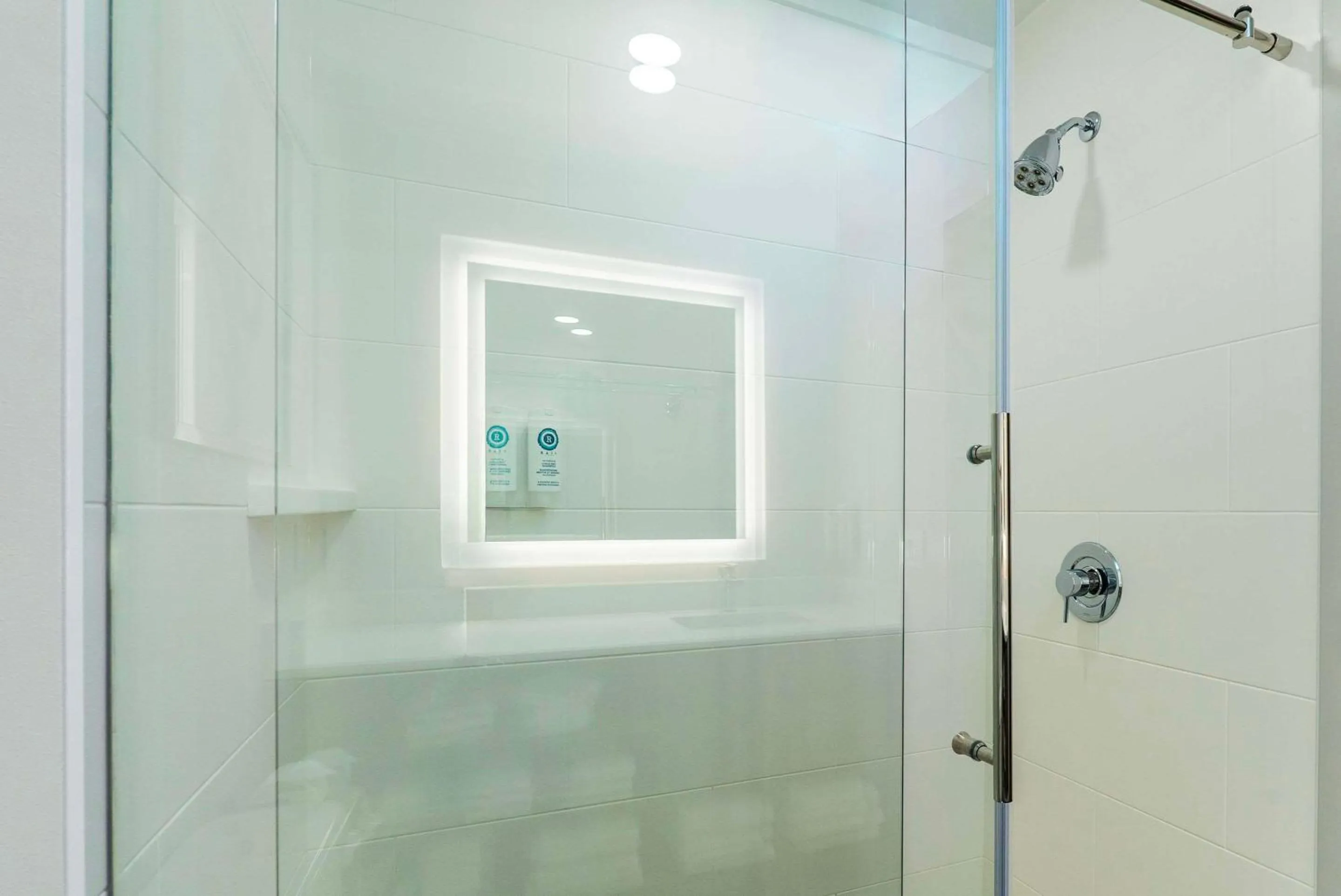 Bedroom in Comfort Suites Kelowna