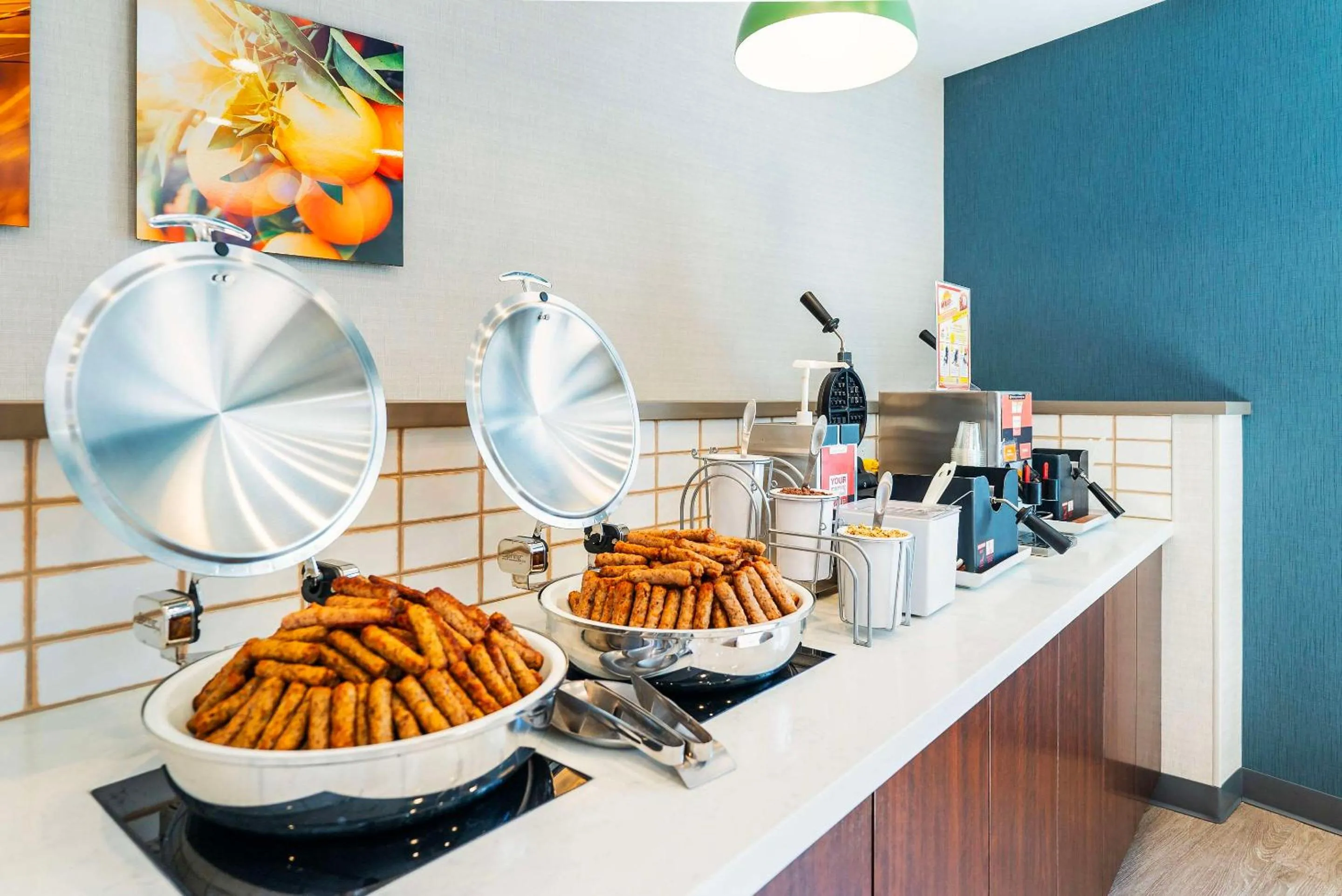 Breakfast in Comfort Suites Kelowna