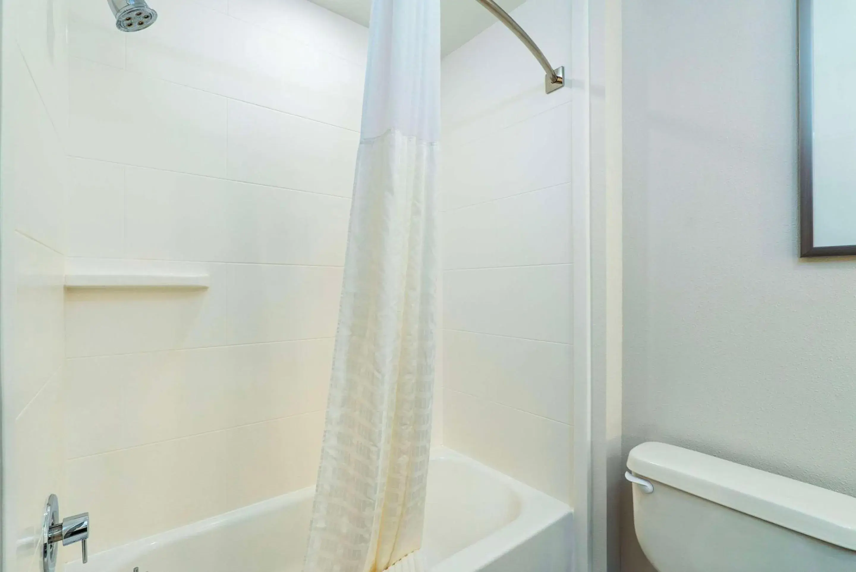 Bedroom in Comfort Suites Kelowna Bedroom in Comfort Suites Kelowna