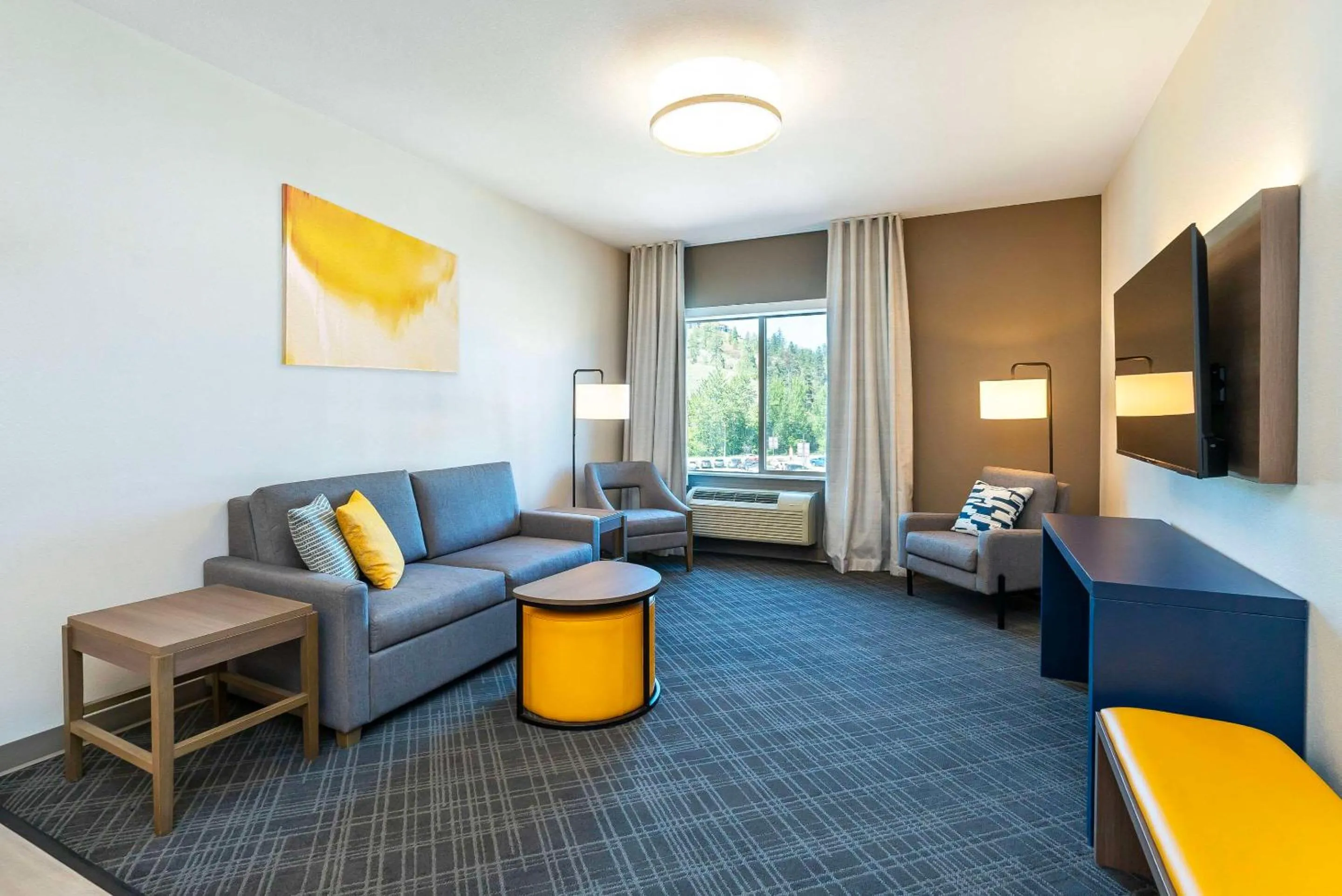 Bedroom in Comfort Suites Kelowna