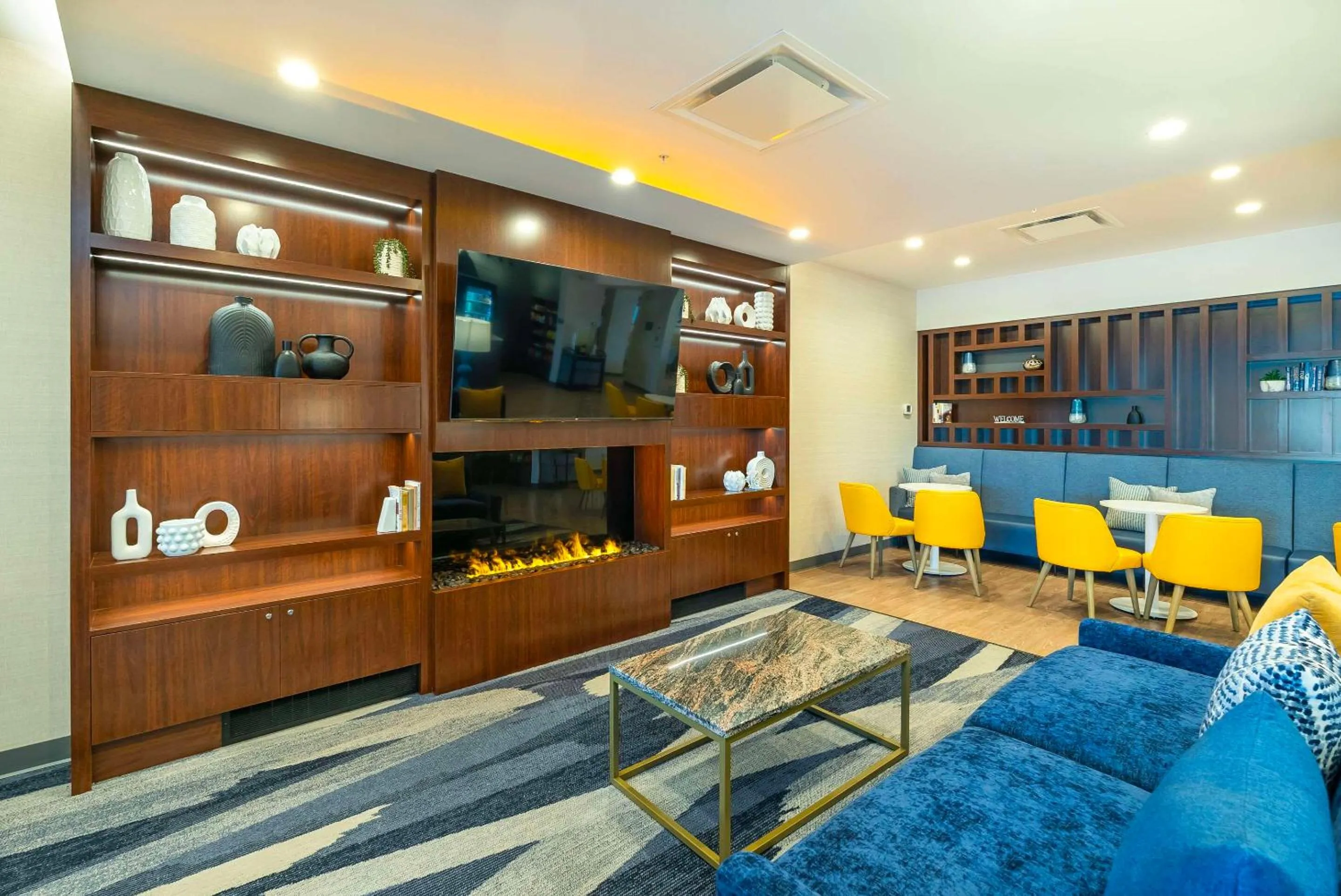 Lobby or reception in Comfort Suites Kelowna