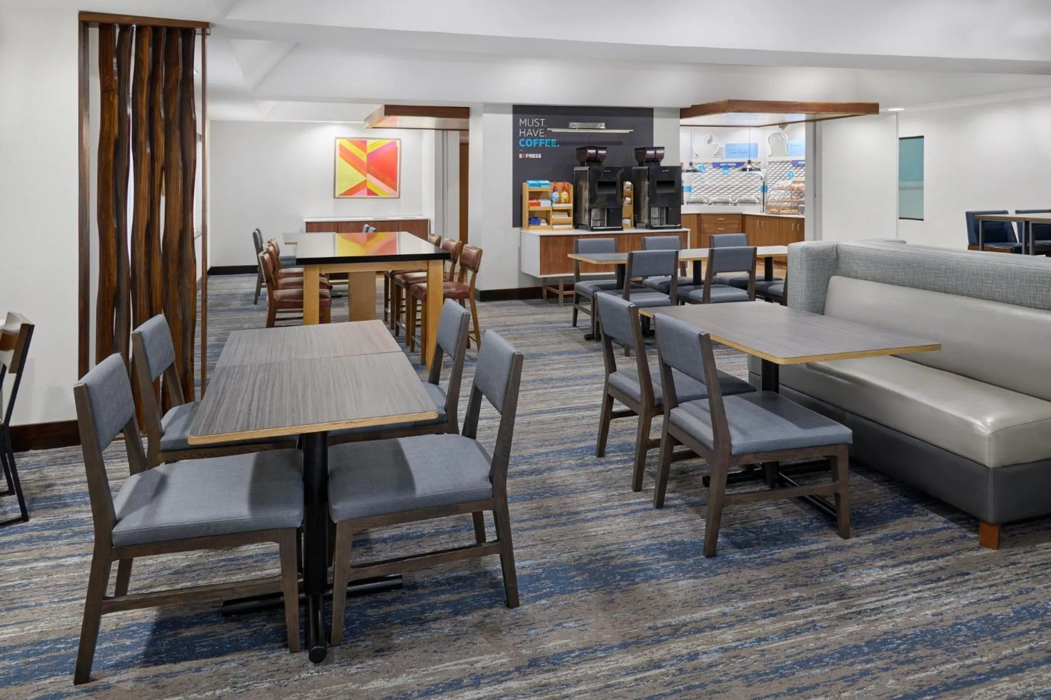 Breakfast in Holiday Inn Express Kansas City - at the Legends! by IHG