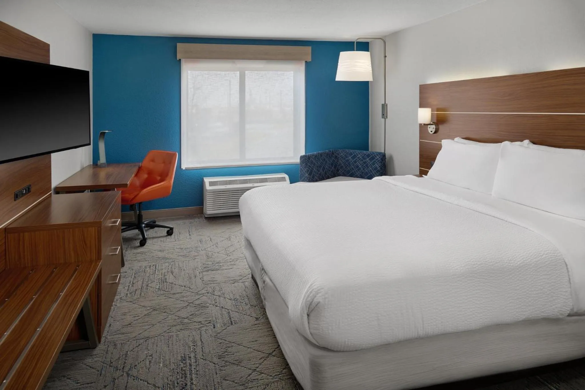Photo of the whole room in Holiday Inn Express Kansas City - at the Legends! by IHG
