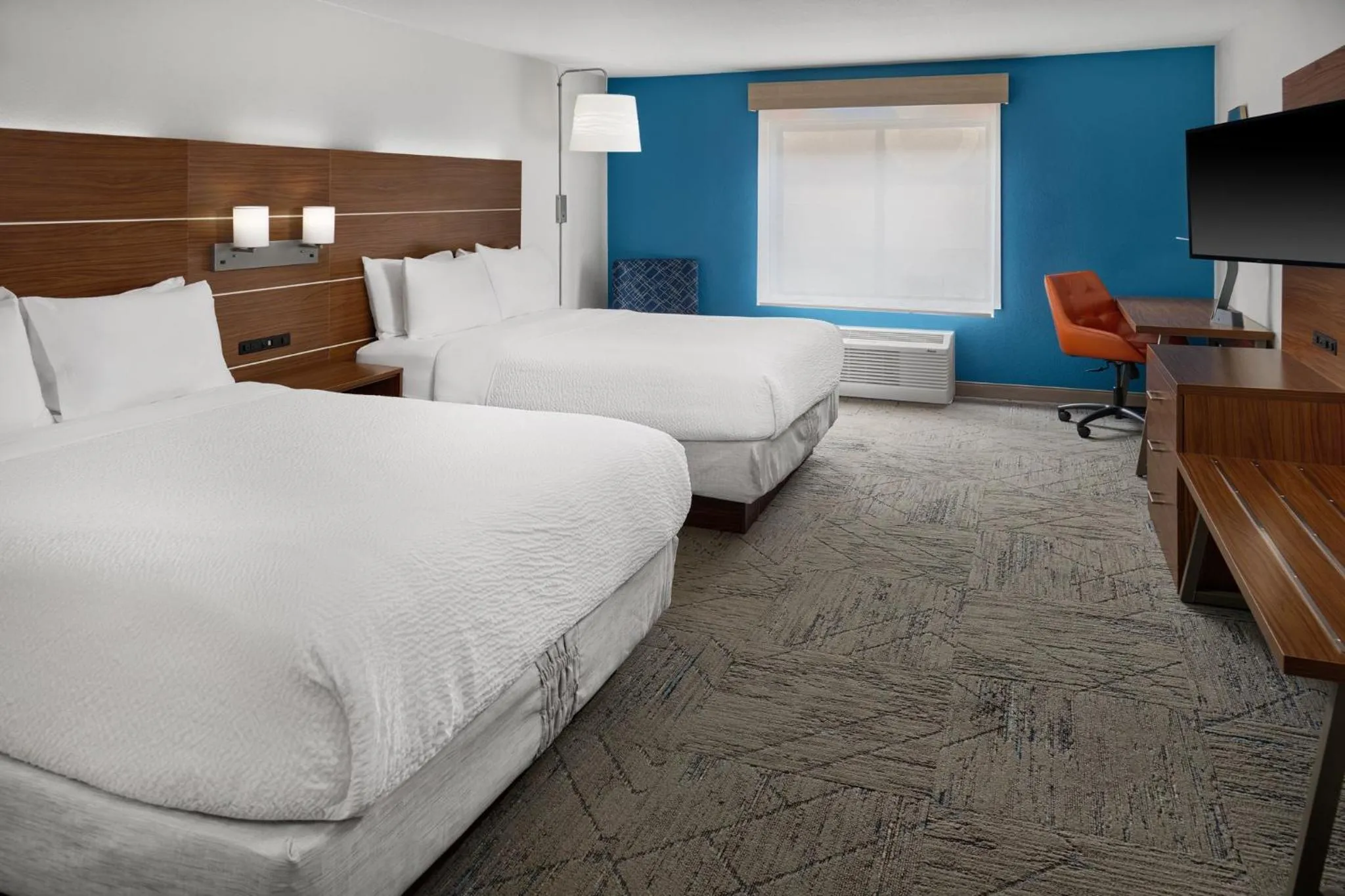 Photo of the whole room in Holiday Inn Express Kansas City - at the Legends! by IHG