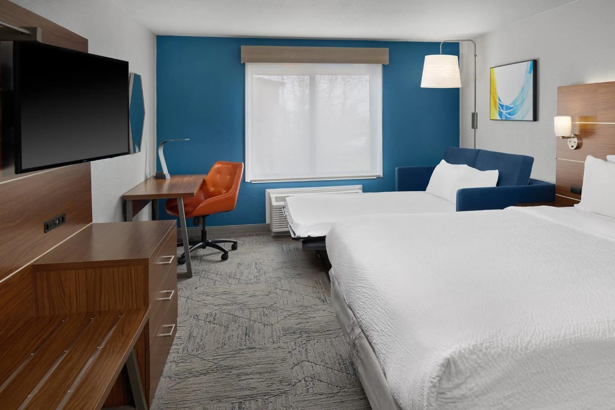 Photo of the whole room in Holiday Inn Express Kansas City - at the Legends! by IHG