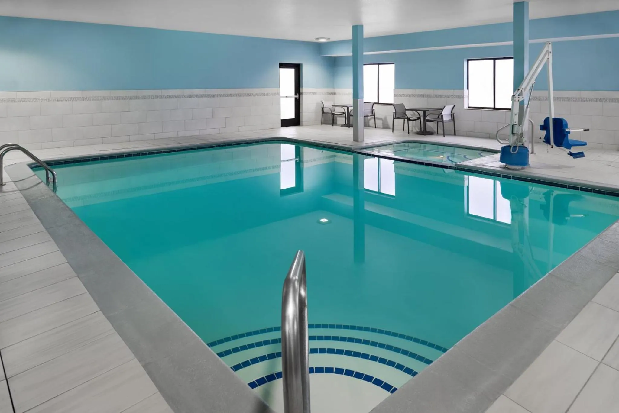 Swimming pool in Holiday Inn Express Kansas City - at the Legends! by IHG