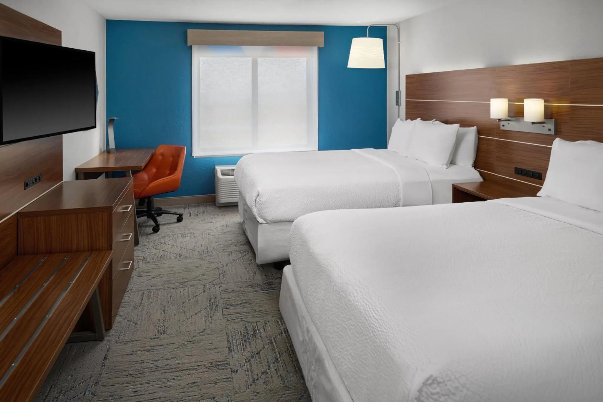 Photo of the whole room in Holiday Inn Express Kansas City - at the Legends! by IHG