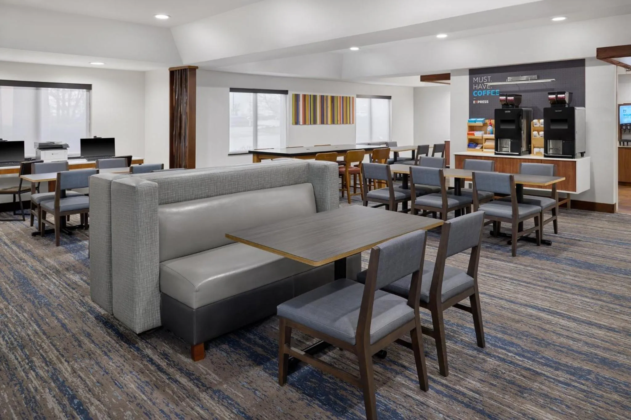 Breakfast in Holiday Inn Express Kansas City - at the Legends! by IHG