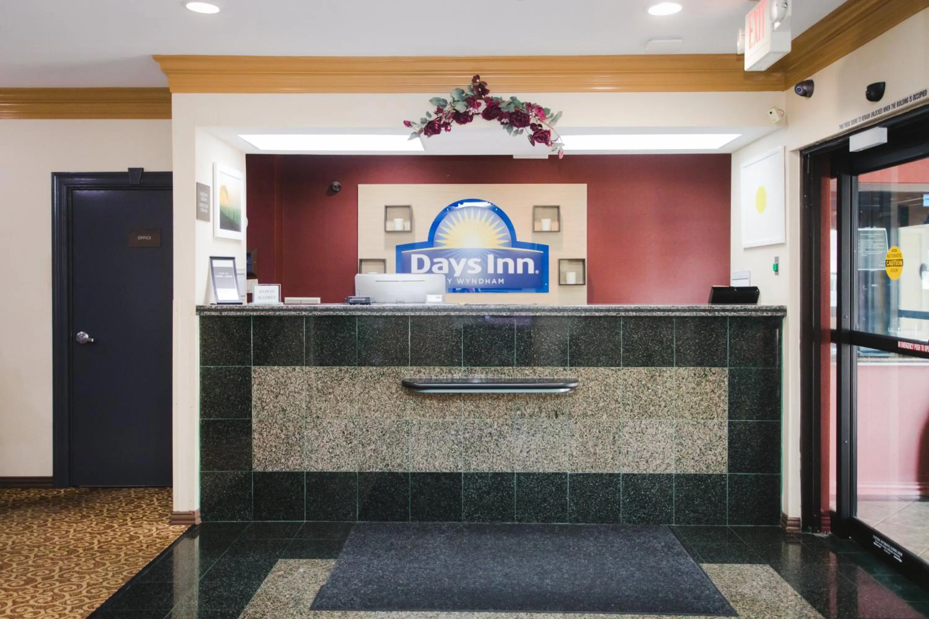 Lobby or reception in Days Inn by Wyndham Rosenberg