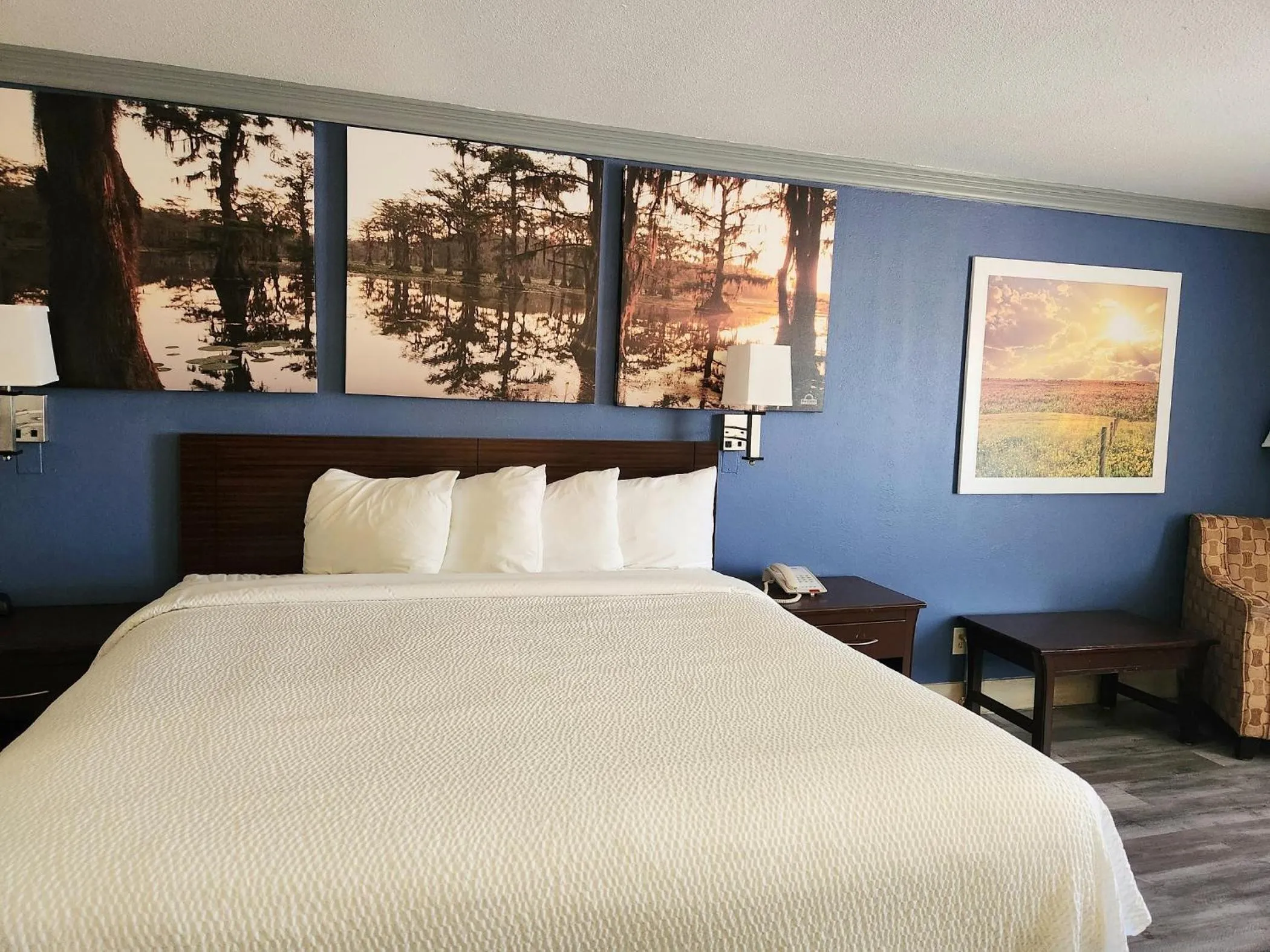 Bedroom, Bed in Days Inn by Wyndham Rosenberg