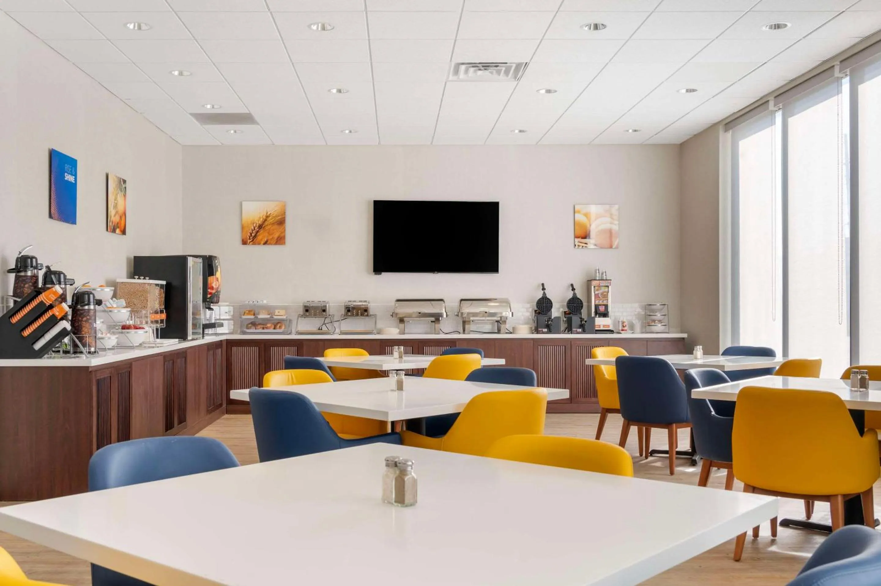 Breakfast in Comfort Inn & Suites Danbury-Bethel