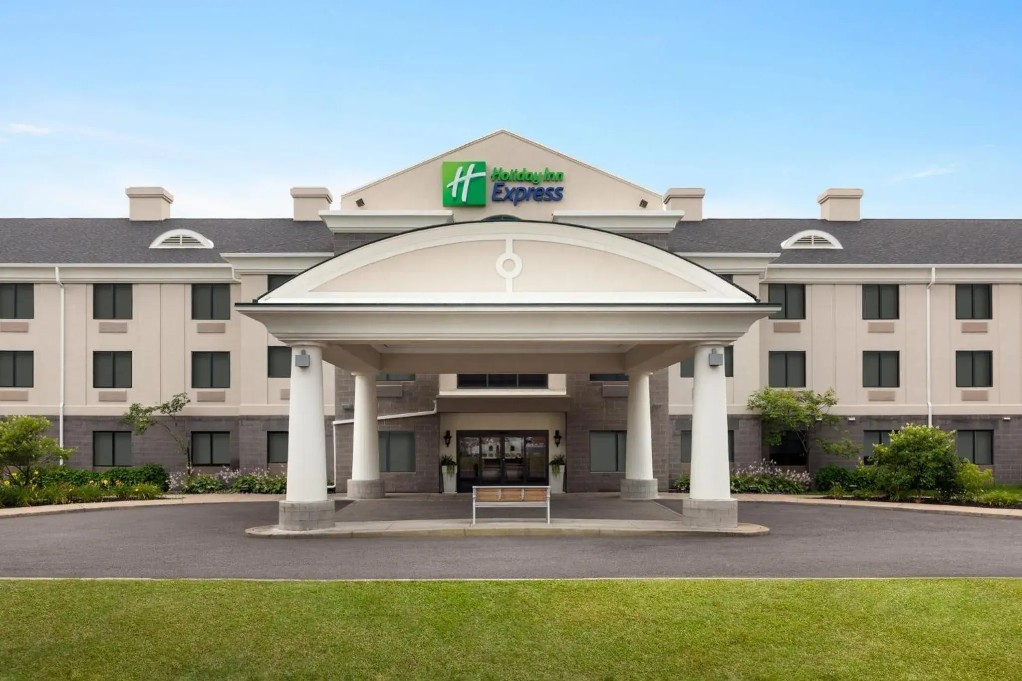 Property building in Holiday Inn Express Syracuse Airport by IHG Property building in Holiday Inn Express Syracuse Airport by IHG