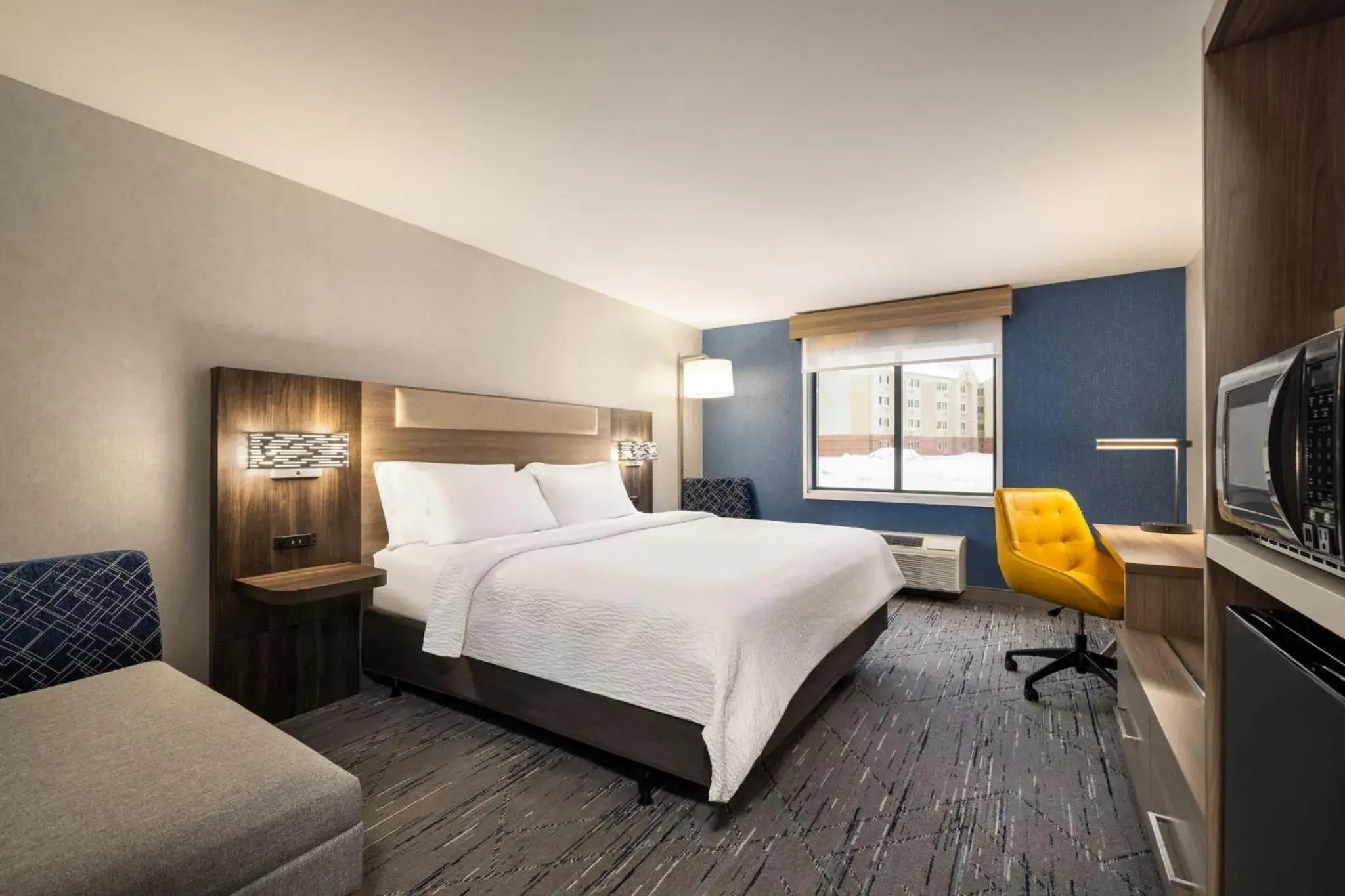 Photo of the whole room, Bed in Holiday Inn Express Syracuse Airport by IHG Photo of the whole room, Bed in Holiday Inn Express Syracuse Airport by IHG