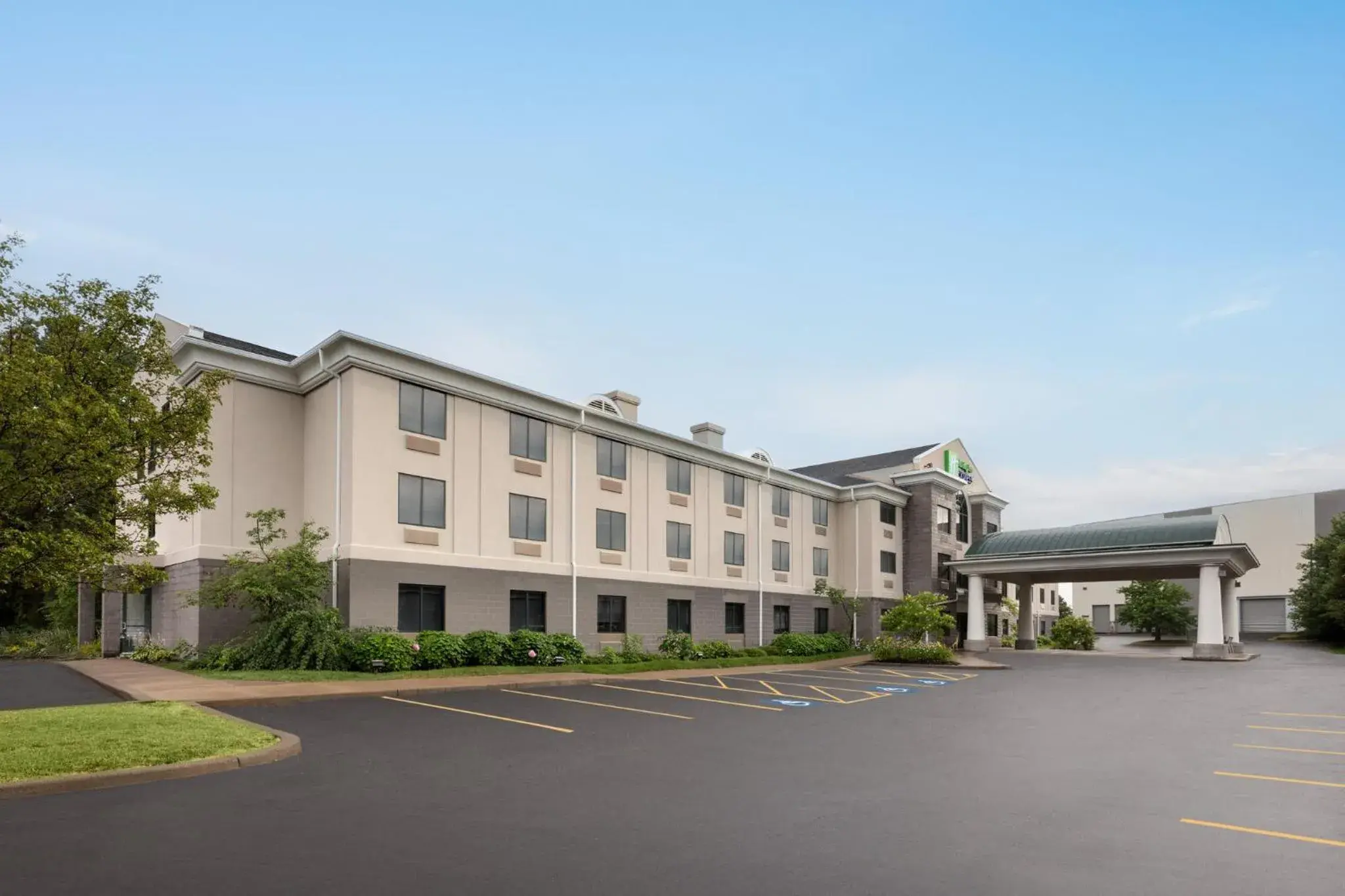Property building in Holiday Inn Express Syracuse Airport by IHG Property building in Holiday Inn Express Syracuse Airport by IHG