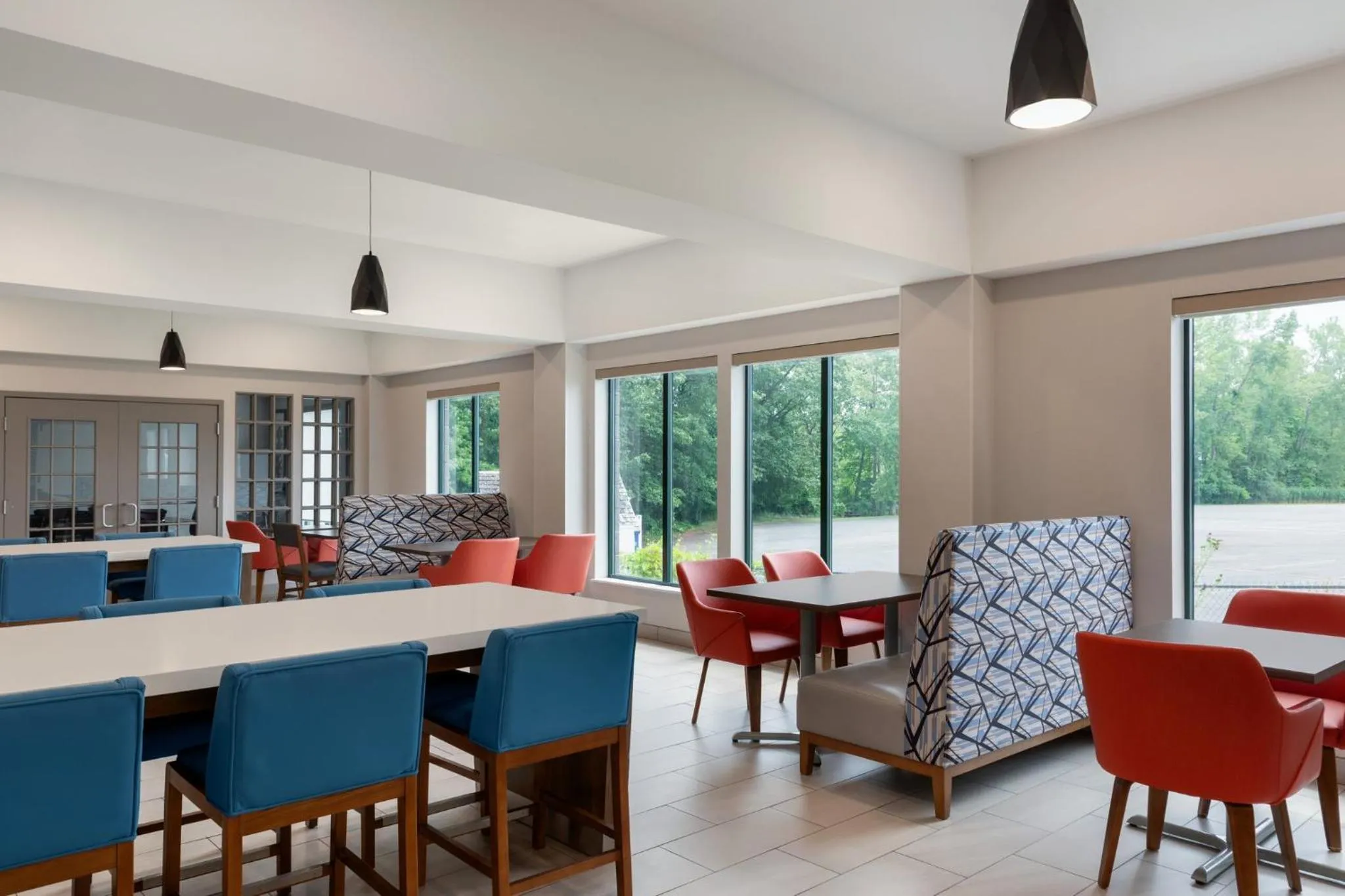 Breakfast in Holiday Inn Express Syracuse Airport by IHG