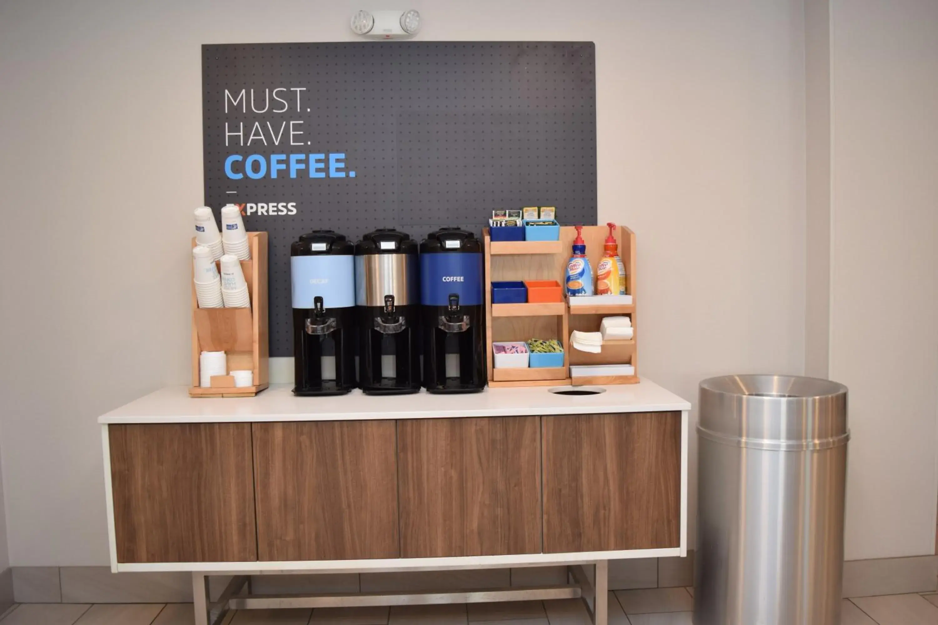 Restaurant/places to eat in Holiday Inn Express Syracuse Airport by IHG Restaurant/places to eat in Holiday Inn Express Syracuse Airport by IHG