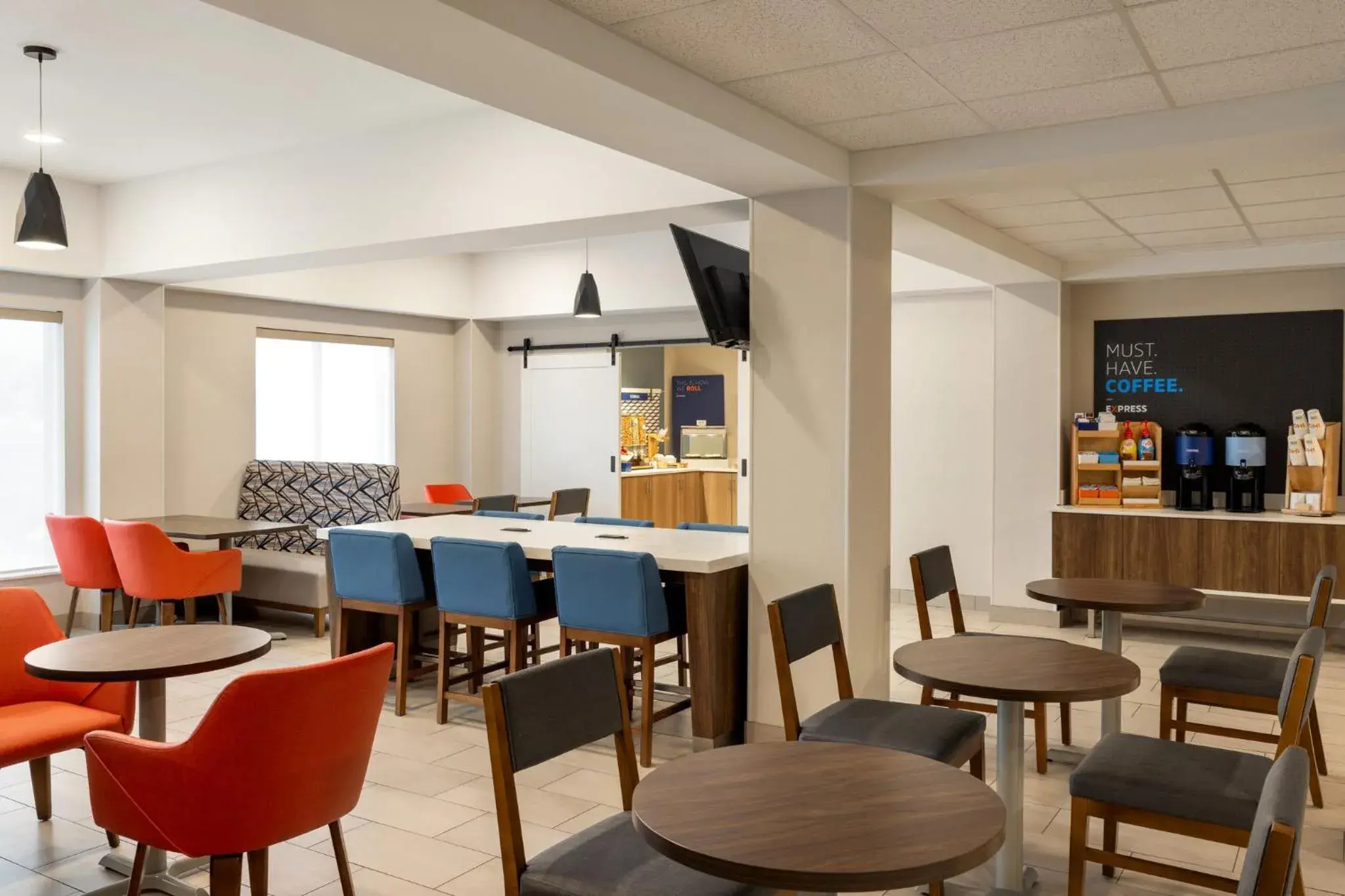 Breakfast in Holiday Inn Express Syracuse Airport by IHG Breakfast in Holiday Inn Express Syracuse Airport by IHG