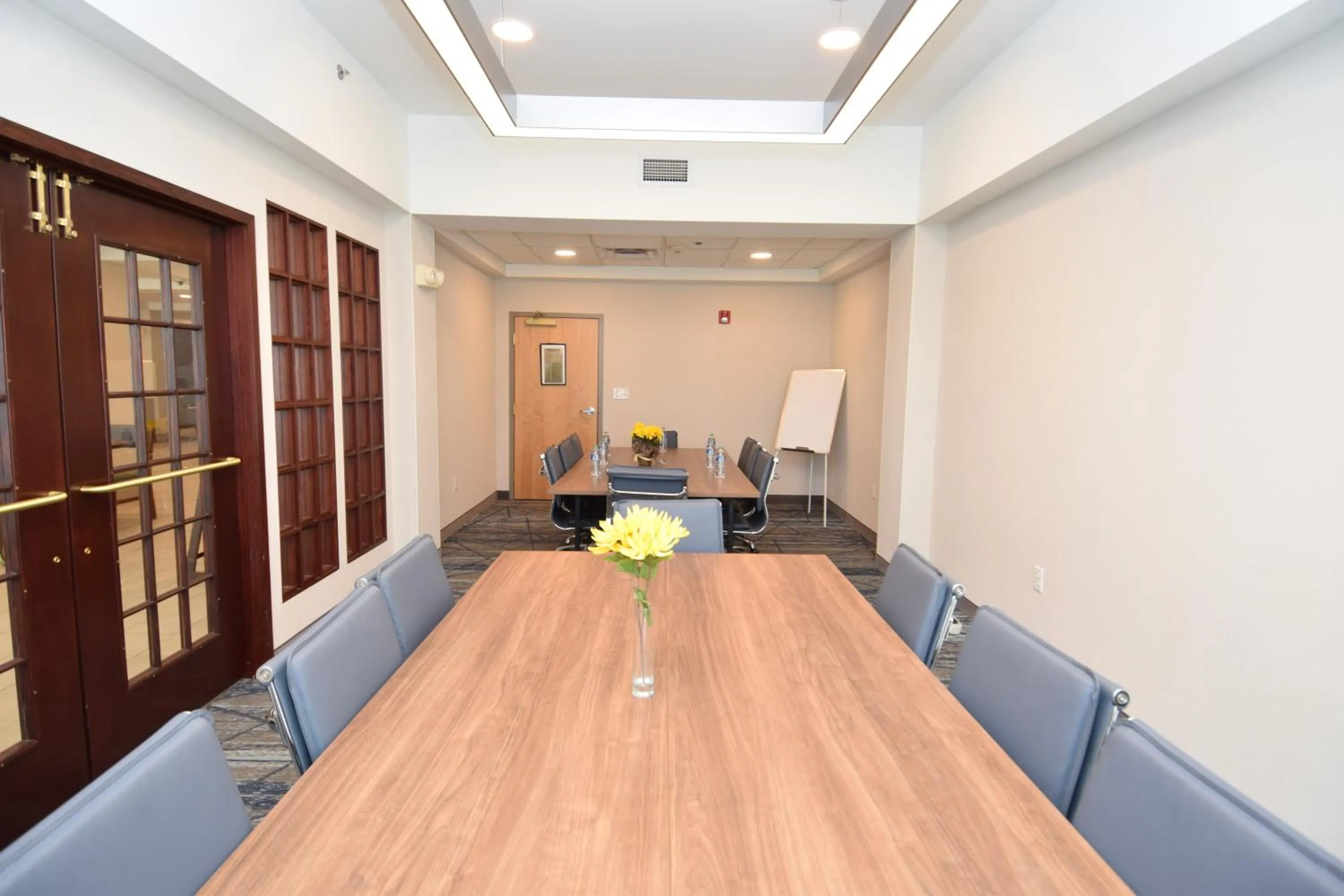 Meeting/conference room in Holiday Inn Express Syracuse Airport by IHG