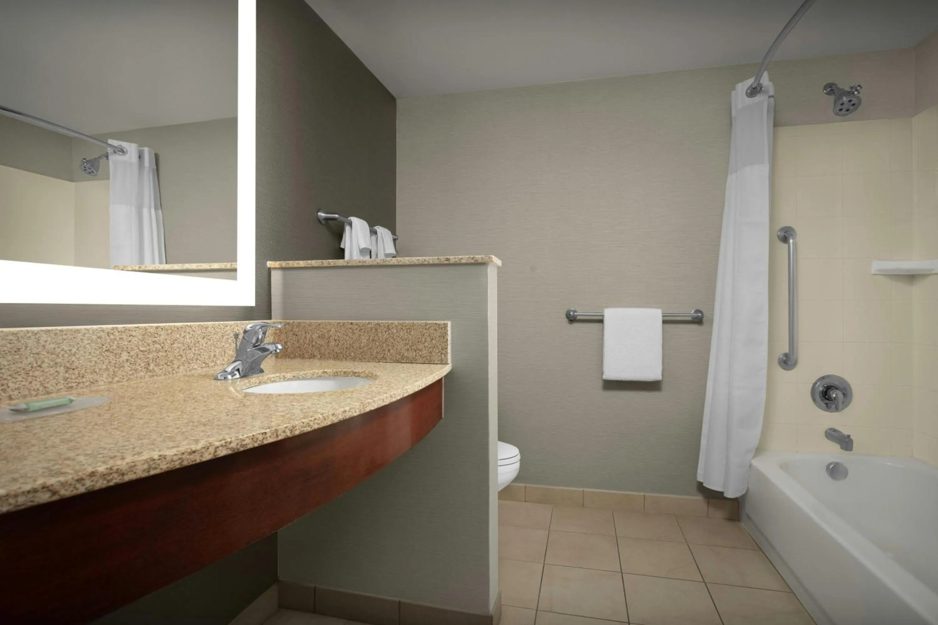 Bathroom in Courtyard Phoenix Chandler/Fashion Center