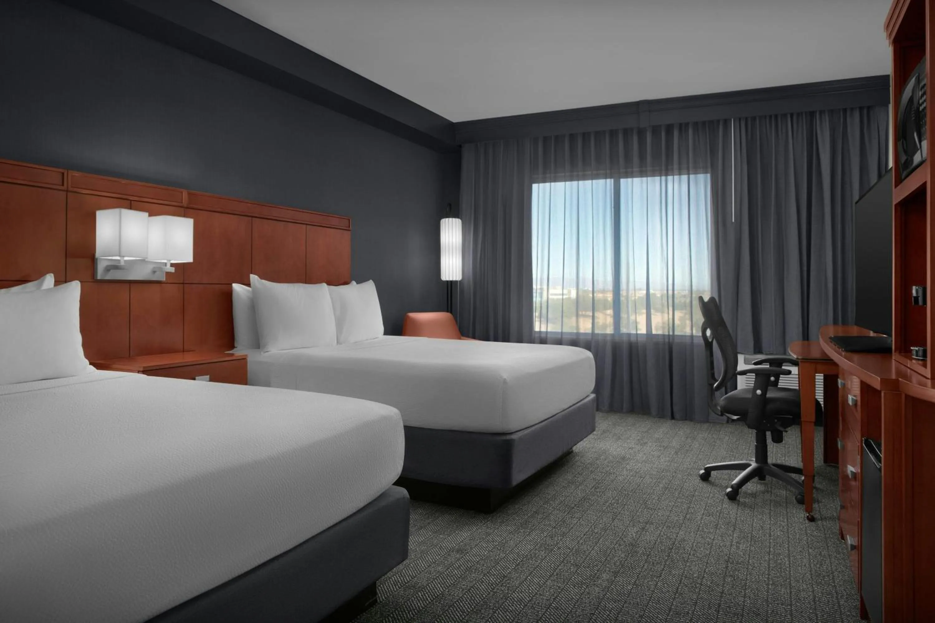 Photo of the whole room, Bed in Courtyard Phoenix Chandler/Fashion Center