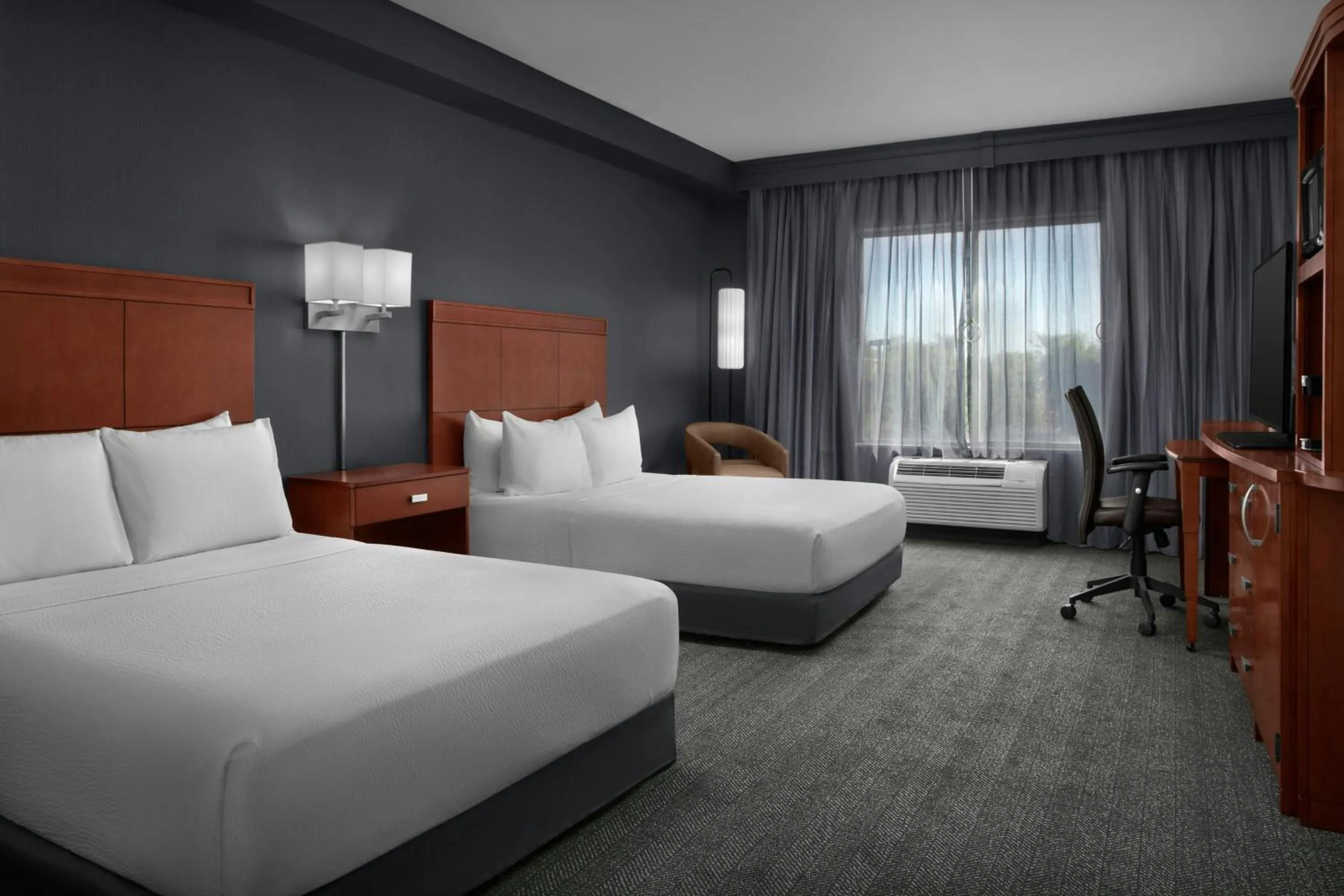 Photo of the whole room, Bed in Courtyard Phoenix Chandler/Fashion Center