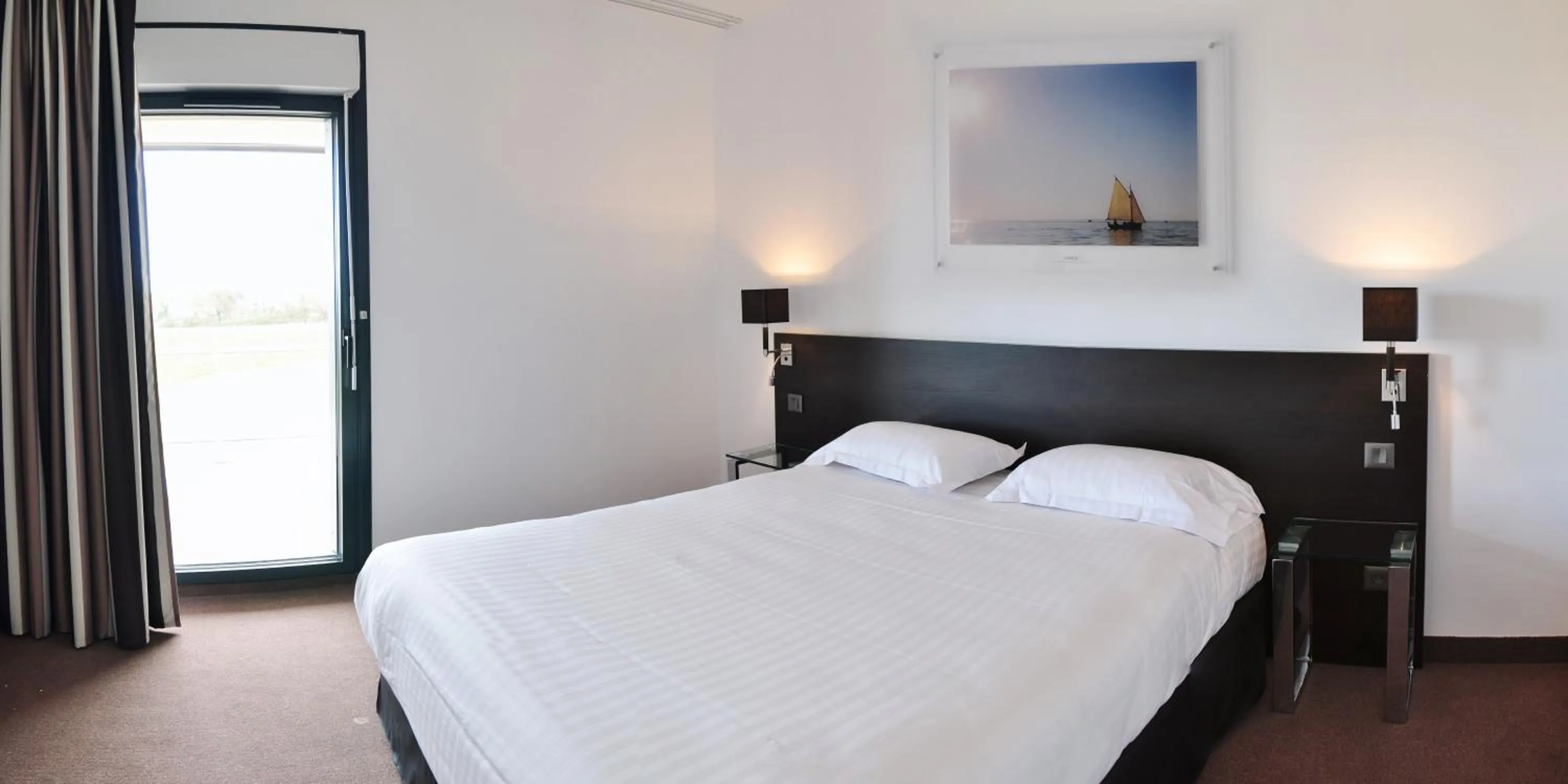 Bedroom, Bed in Golden Tulip Pornic Suites- Appart Hotel