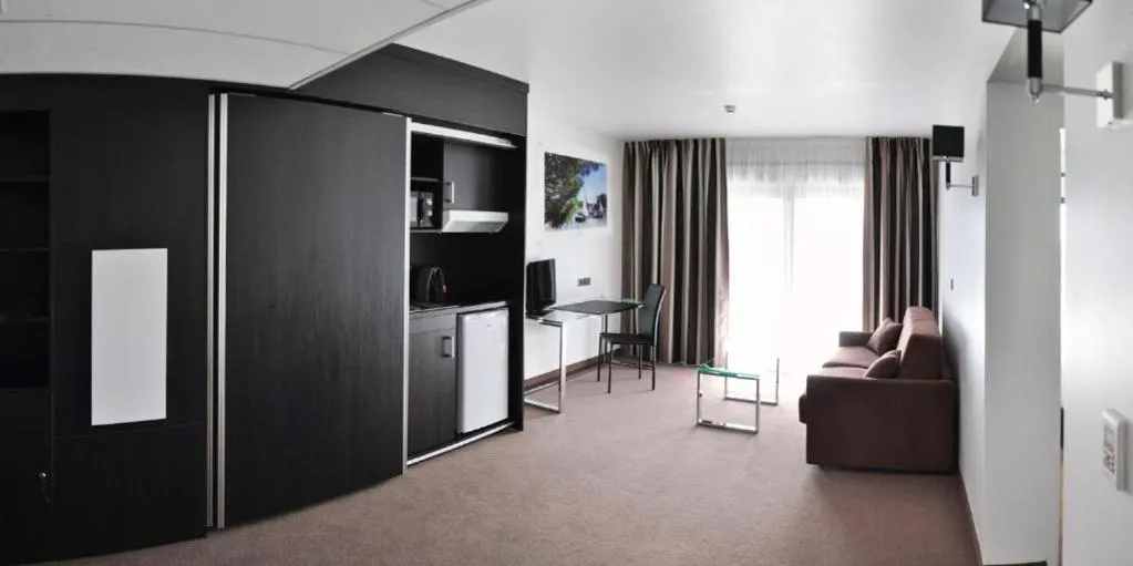 Golden Tulip Pornic Suites- Appart Hotel