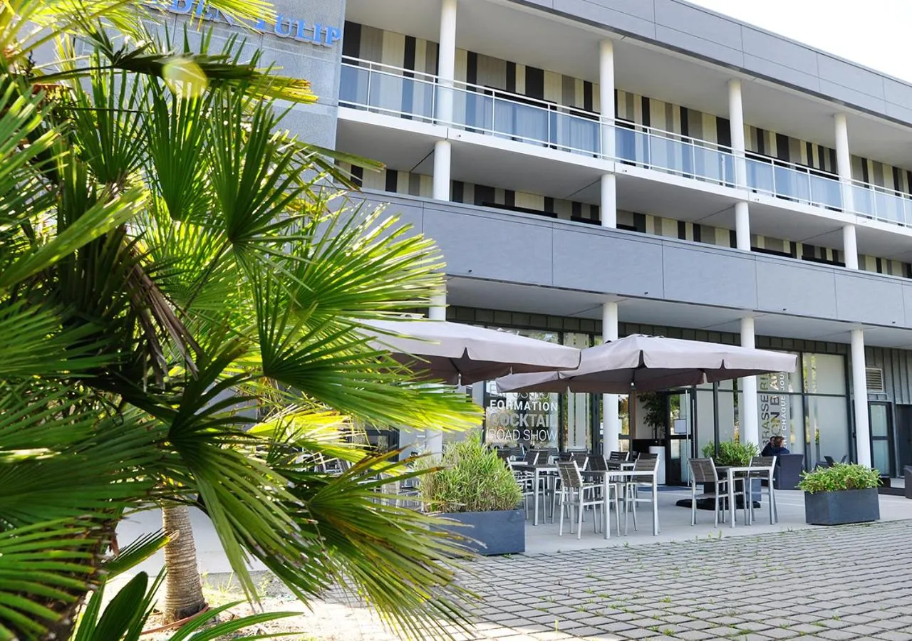 Patio in Golden Tulip Pornic Suites- Appart Hotel