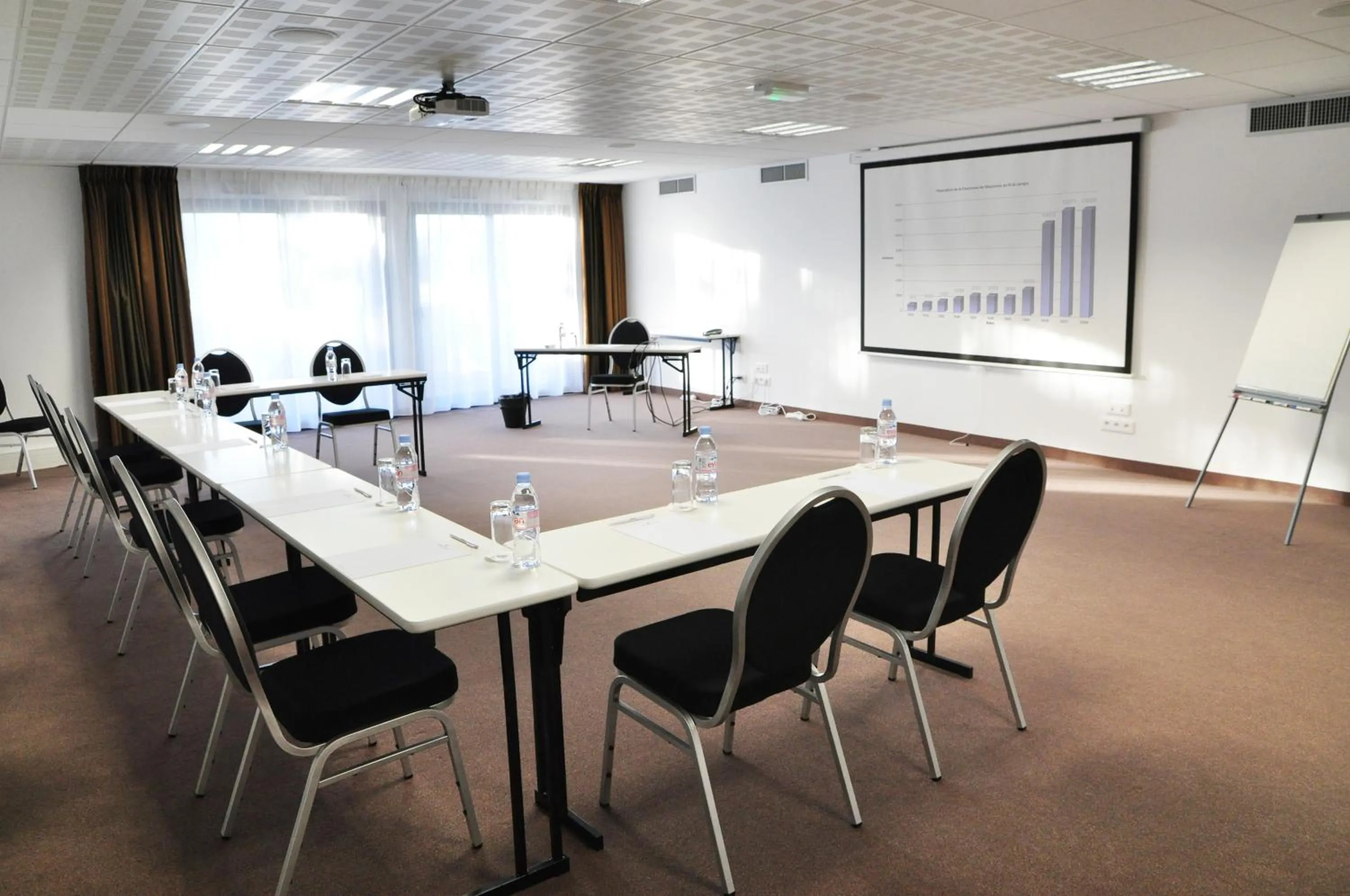 Meeting/conference room in Golden Tulip Pornic Suites- Appart Hotel