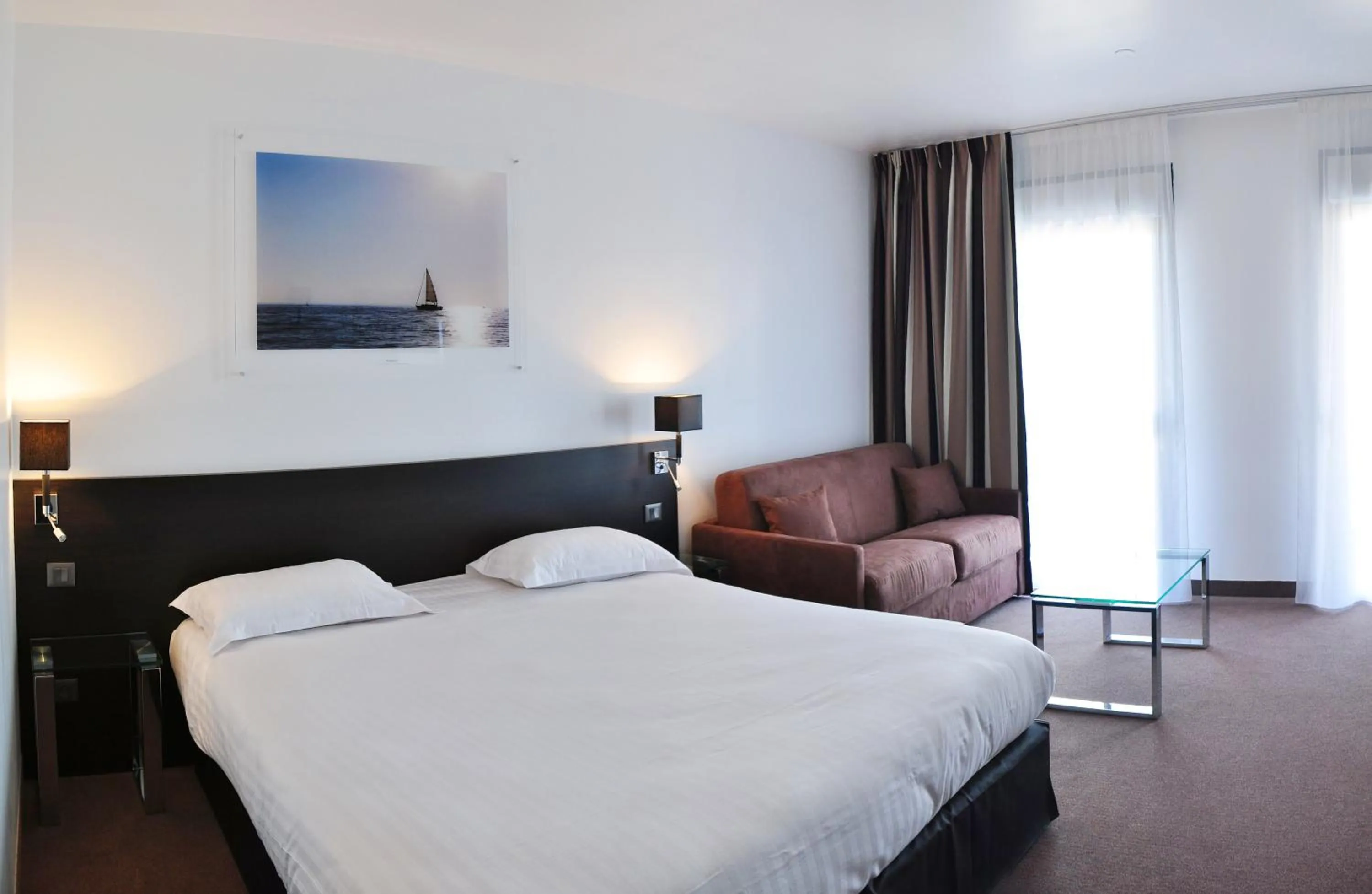 Bedroom, Bed in Golden Tulip Pornic Suites- Appart Hotel