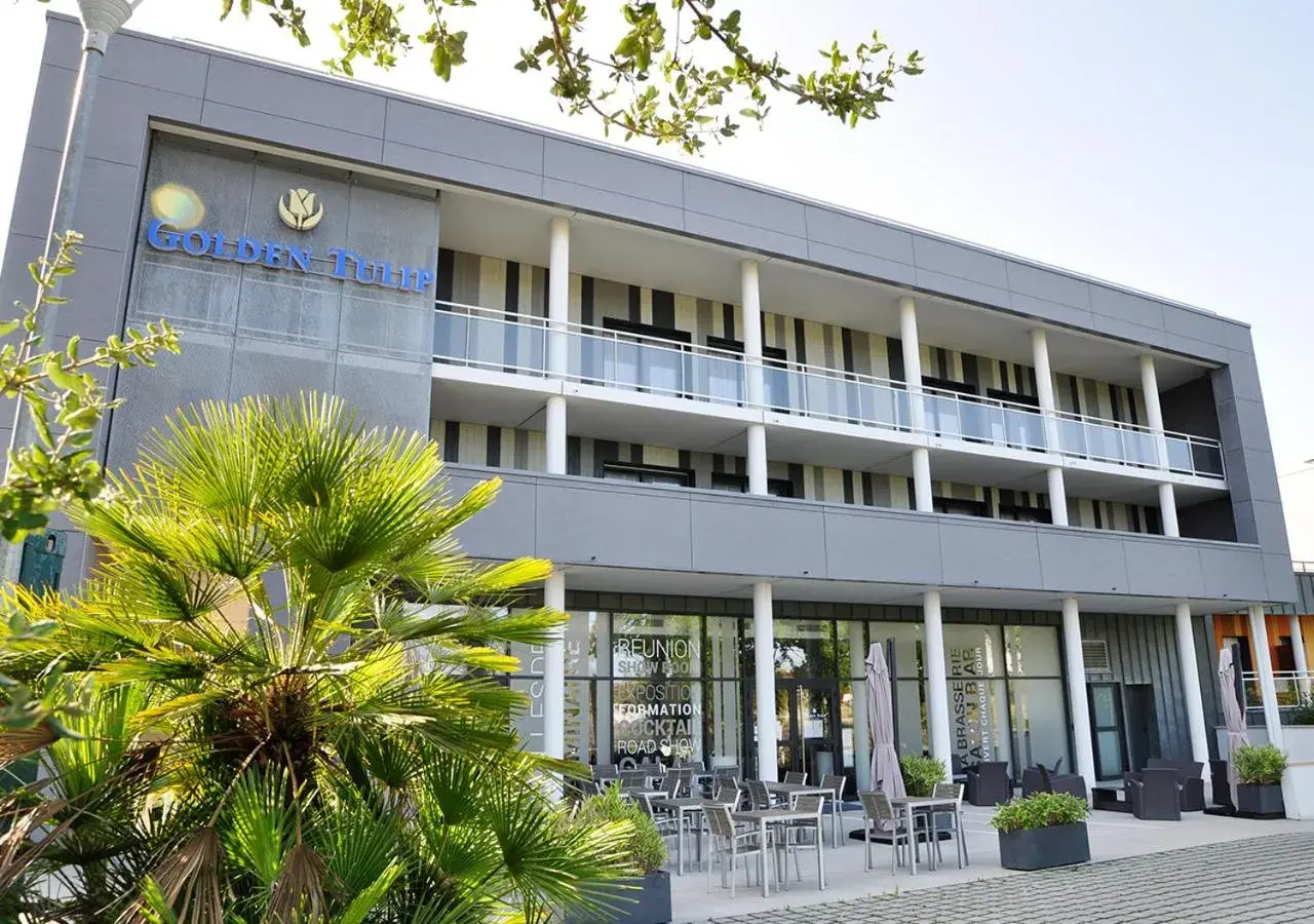 Property building in Golden Tulip Pornic Suites- Appart Hotel Property building in Golden Tulip Pornic Suites- Appart Hotel