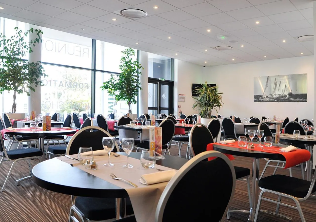 Restaurant/places to eat in Golden Tulip Pornic Suites- Appart Hotel