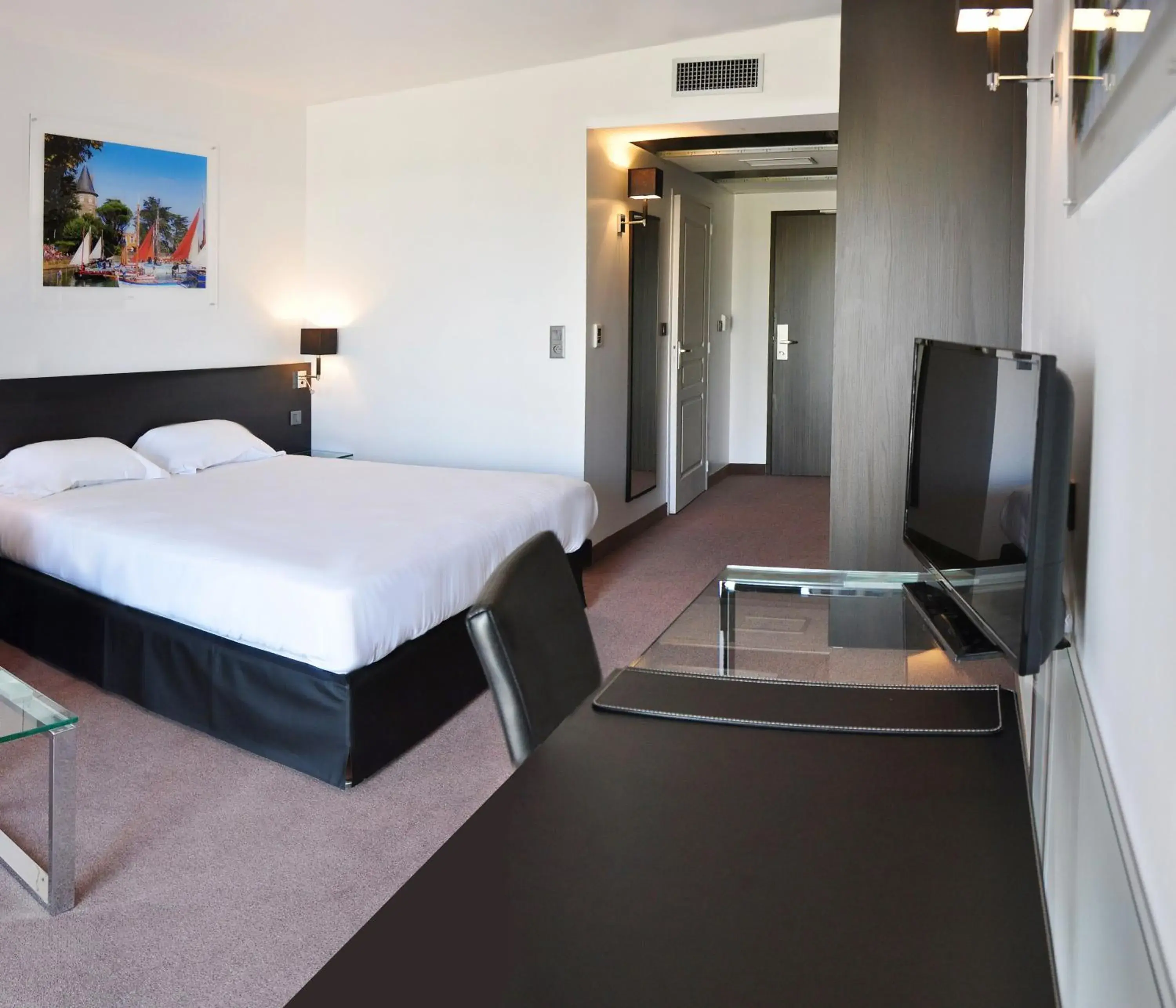 Photo of the whole room, Bed in Golden Tulip Pornic Suites- Appart Hotel Photo of the whole room, Bed in Golden Tulip Pornic Suites- Appart Hotel