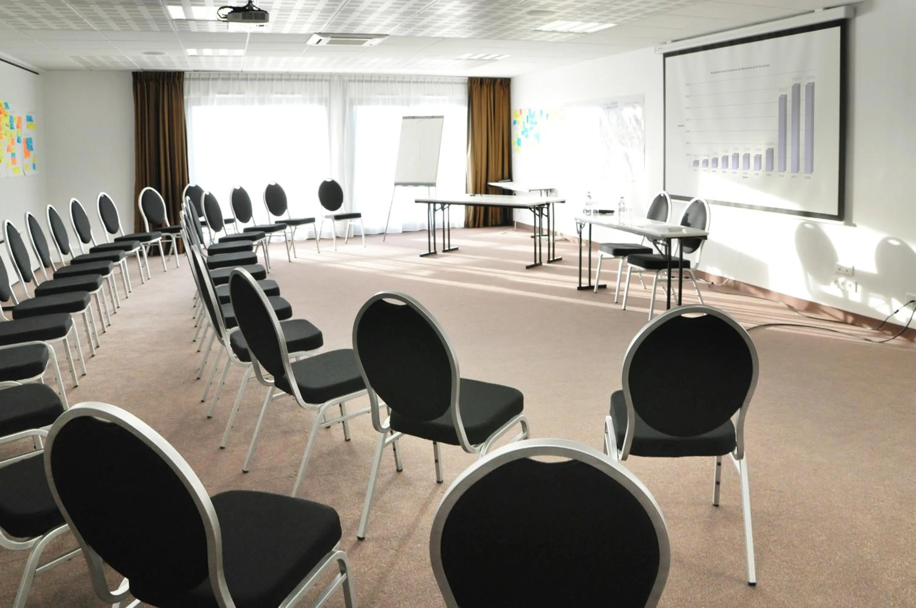 Meeting/conference room in Golden Tulip Pornic Suites- Appart Hotel