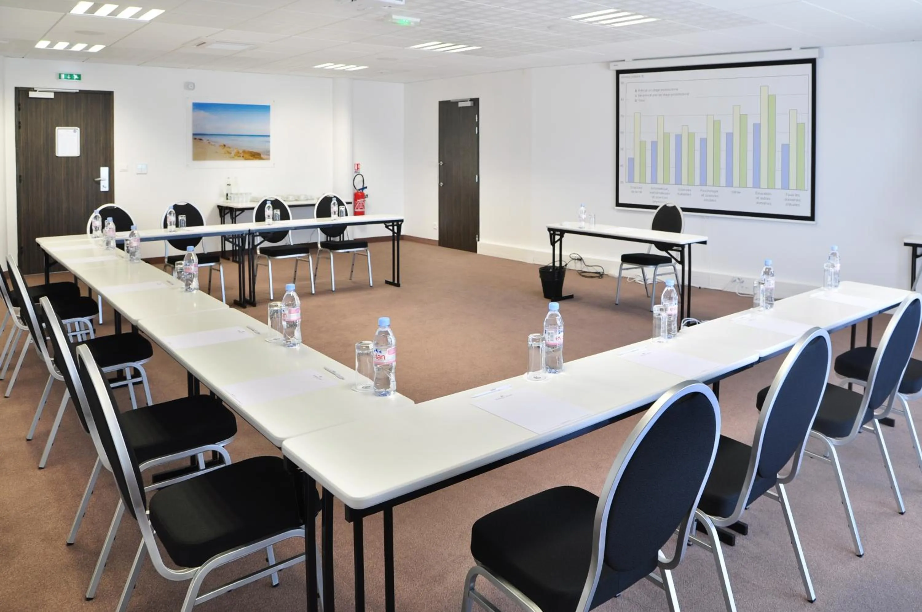 Meeting/conference room in Golden Tulip Pornic Suites- Appart Hotel