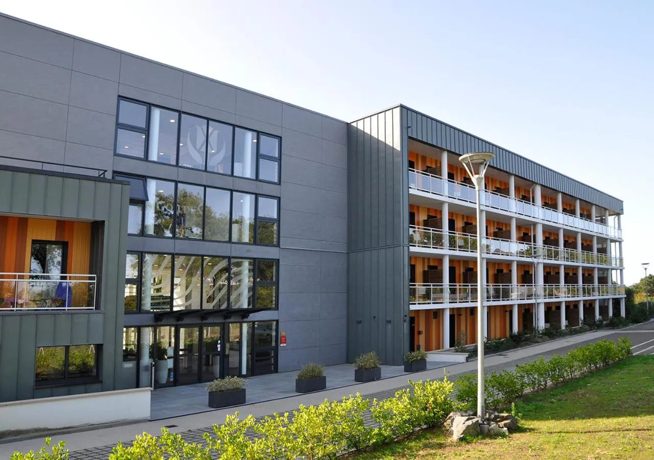 Property building in Golden Tulip Pornic Suites- Appart Hotel