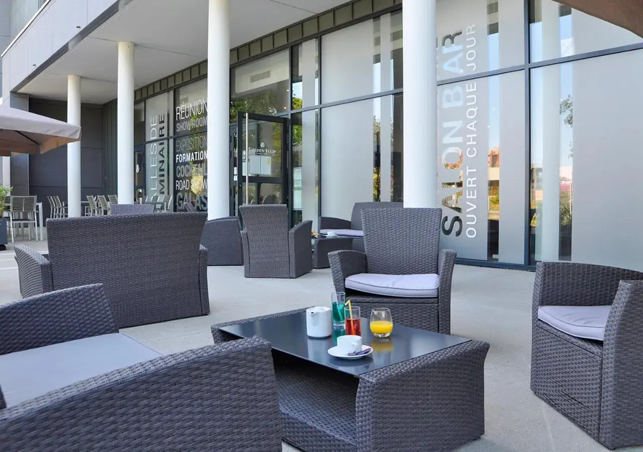 Lounge or bar in Golden Tulip Pornic Suites- Appart Hotel Lounge or bar in Golden Tulip Pornic Suites- Appart Hotel