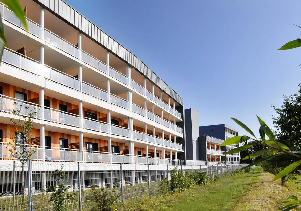 Property building in Golden Tulip Pornic Suites- Appart Hotel Property building in Golden Tulip Pornic Suites- Appart Hotel