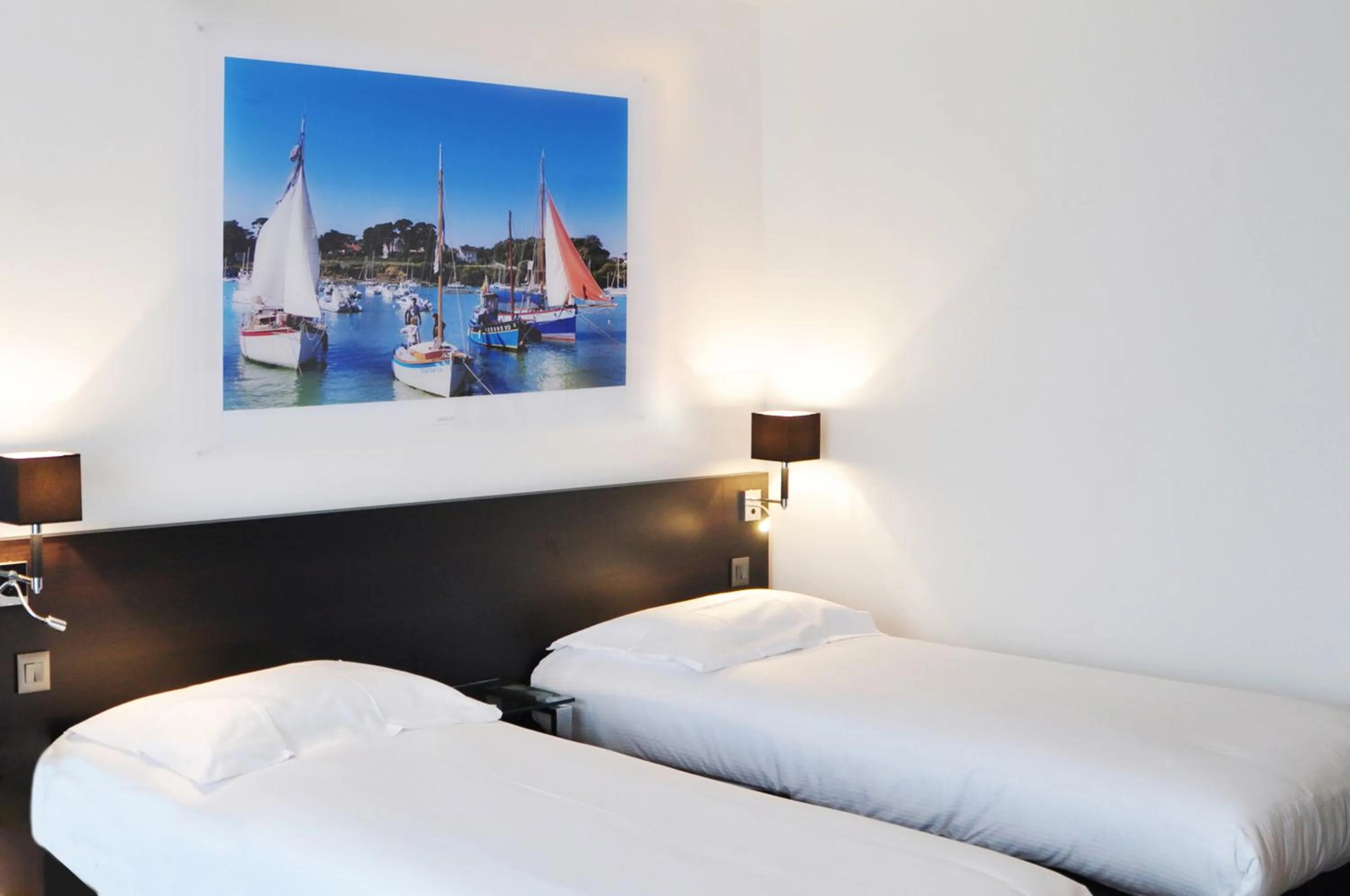 Photo of the whole room, Bed in Golden Tulip Pornic Suites- Appart Hotel