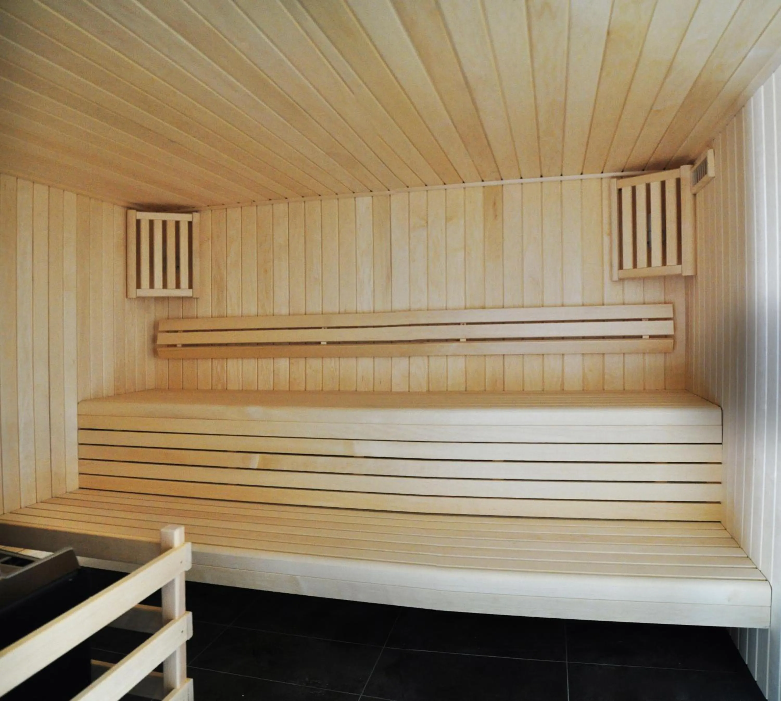 Sauna in Golden Tulip Pornic Suites- Appart Hotel