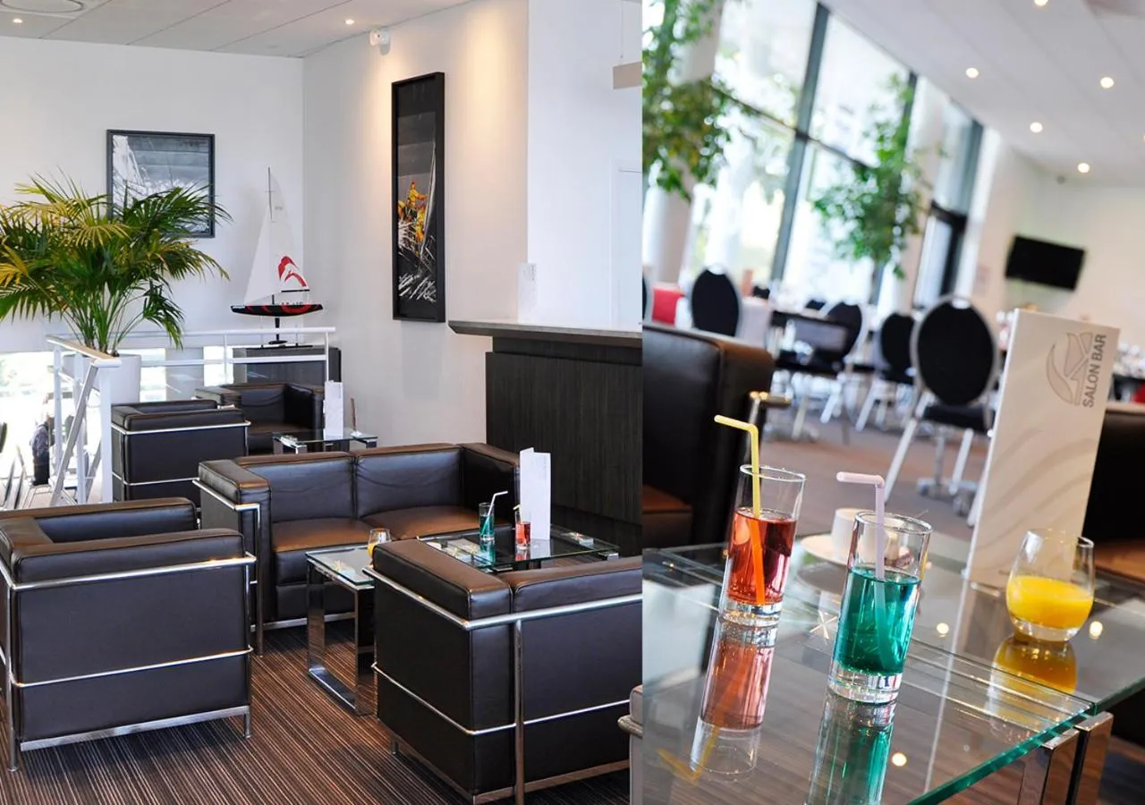 Lounge or bar in Golden Tulip Pornic Suites- Appart Hotel