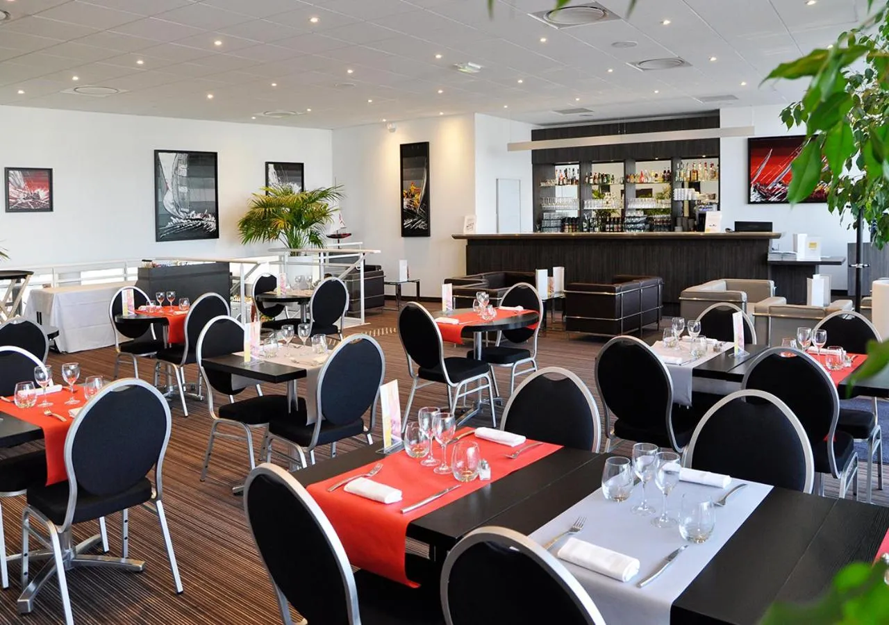 Restaurant/places to eat in Golden Tulip Pornic Suites- Appart Hotel