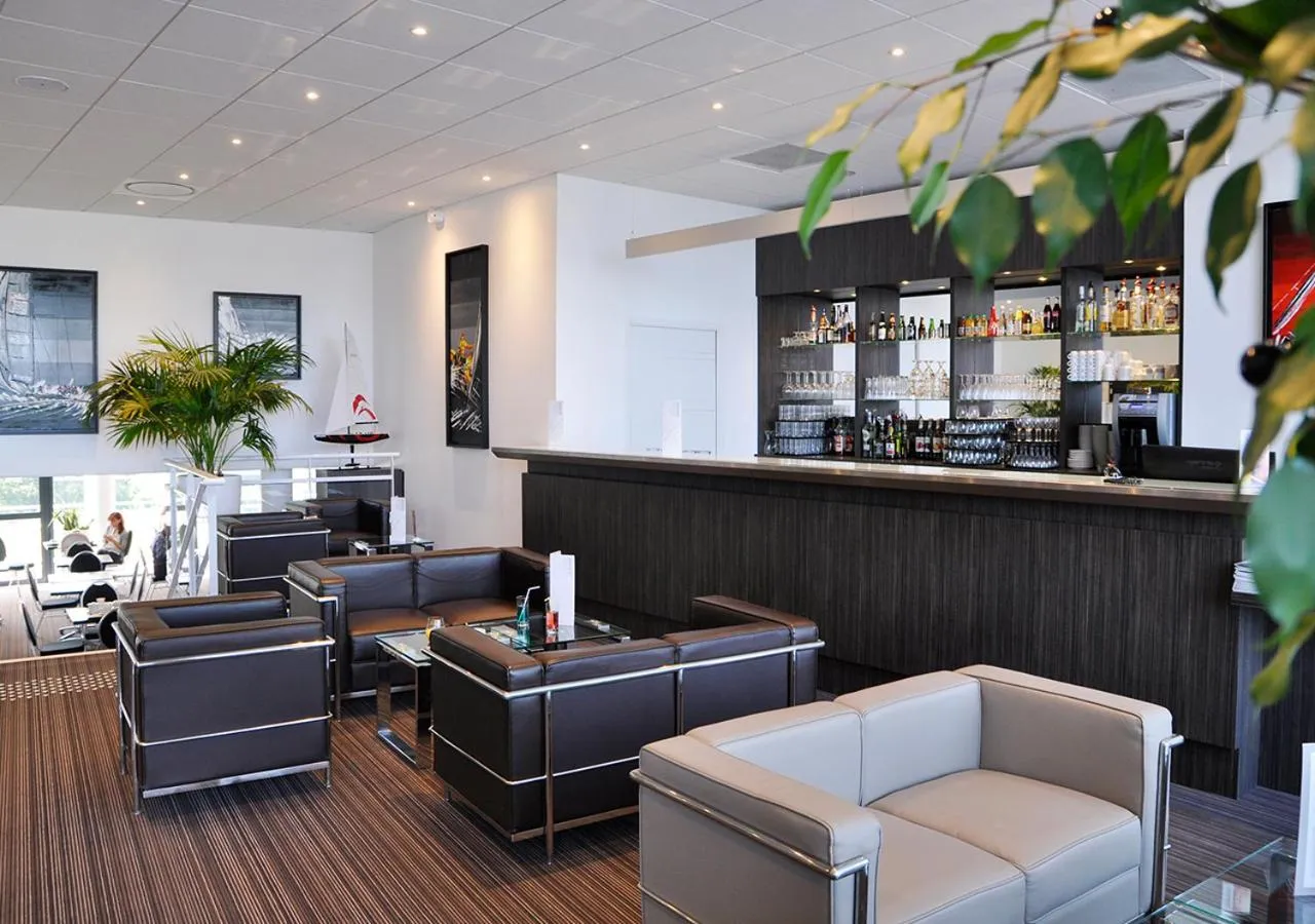 Lounge or bar in Golden Tulip Pornic Suites- Appart Hotel