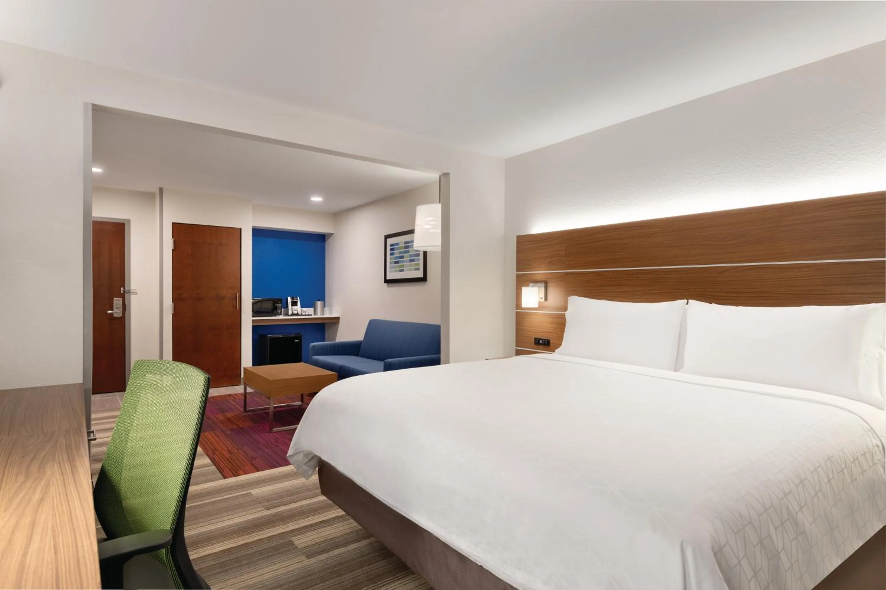 Photo of the whole room, Bed in Holiday Inn Express Hotel & Suites Lavonia by IHG