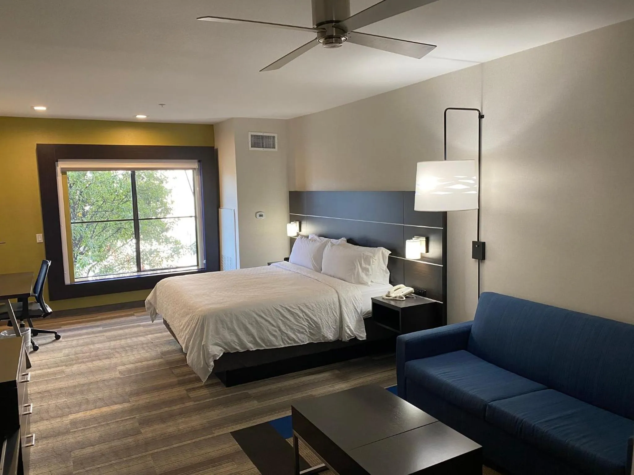 Photo of the whole room, Bed in Holiday Inn Express Hotel & Suites El Dorado Hills by IHG