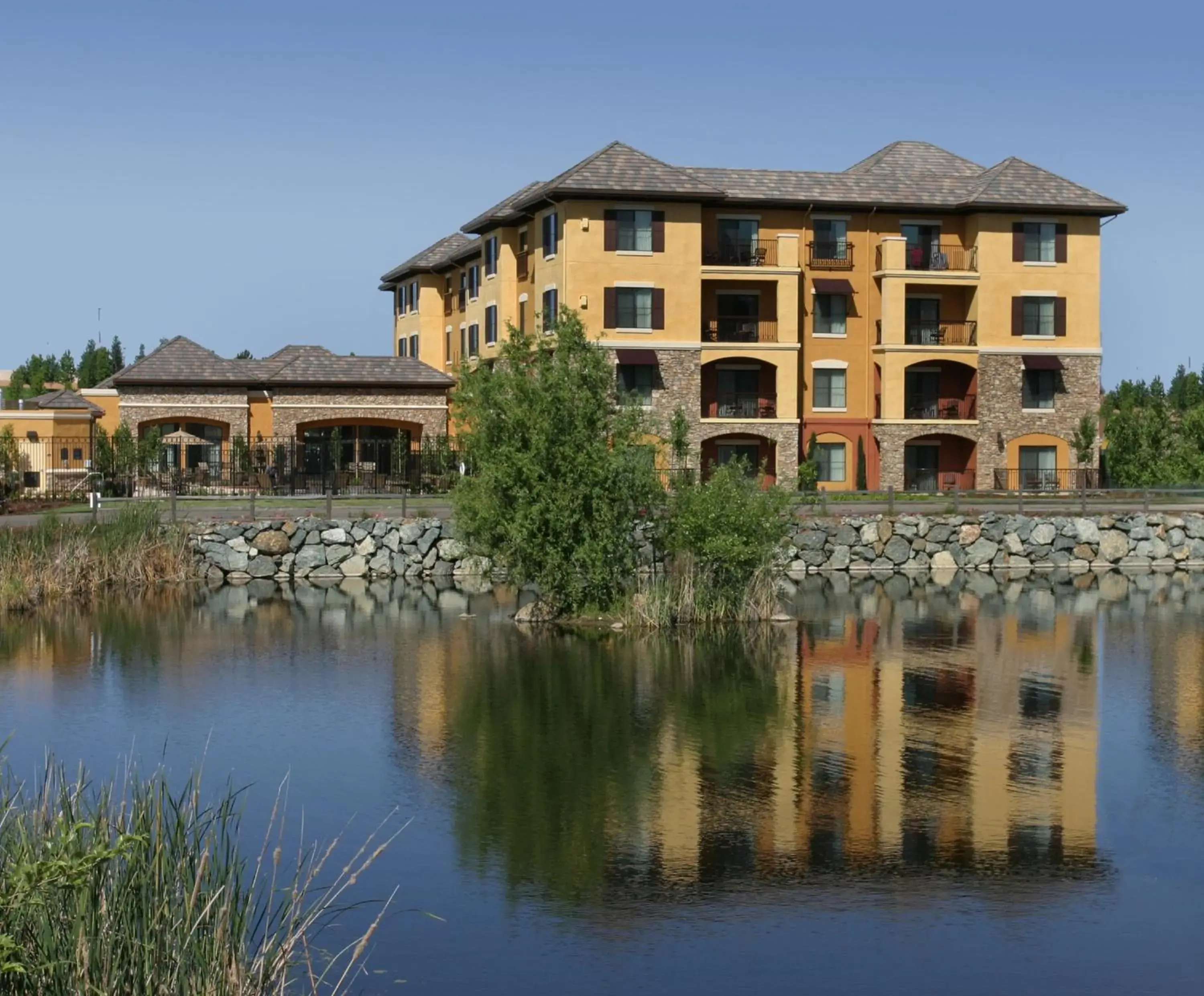 Property building in Holiday Inn Express Hotel & Suites El Dorado Hills by IHG Property building in Holiday Inn Express Hotel & Suites El Dorado Hills by IHG